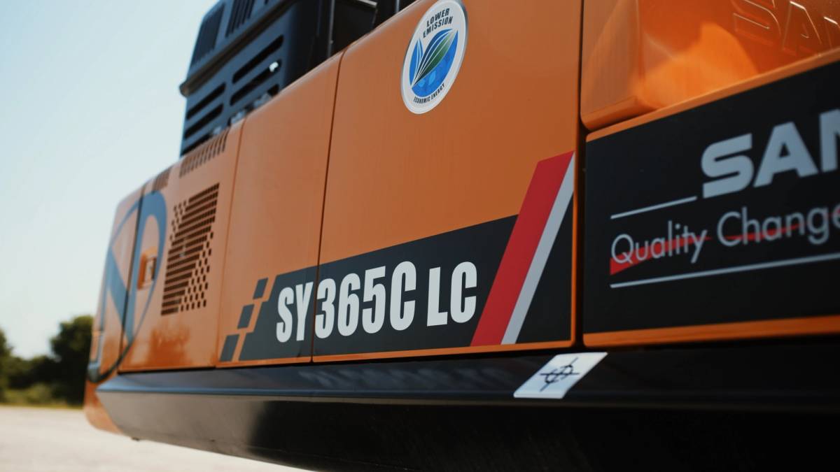 SY365C-Close-Up-of -Decal