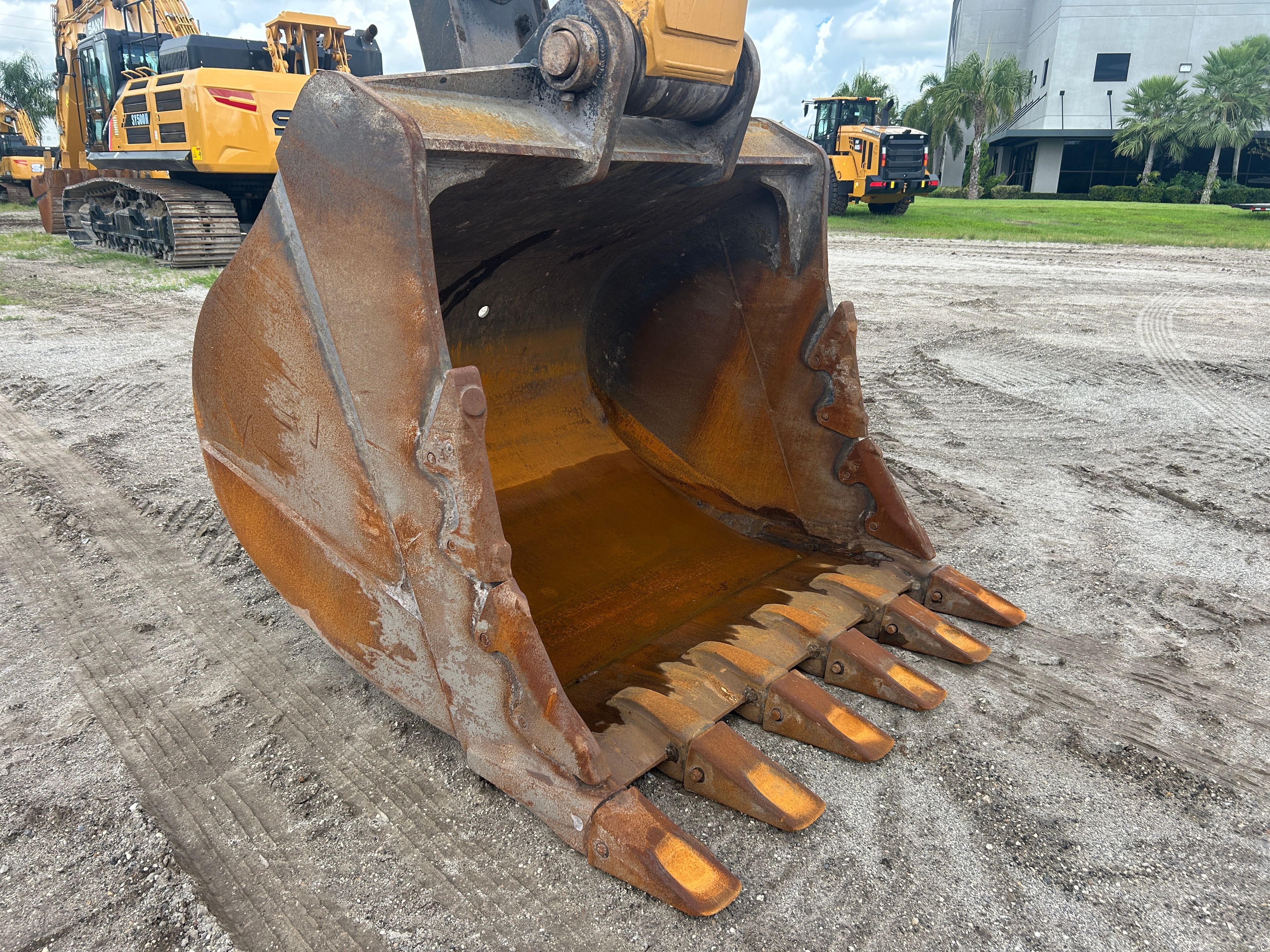 72" BUCKET FOR SY500H Photo 4 Thumbnail