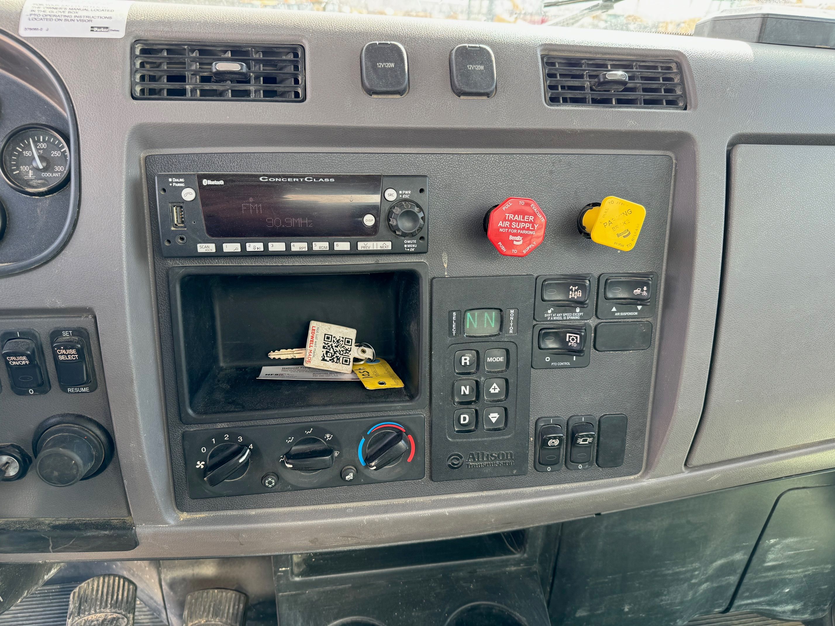 2022 PETERBILT 348 WATER Photo 9 Thumbnail