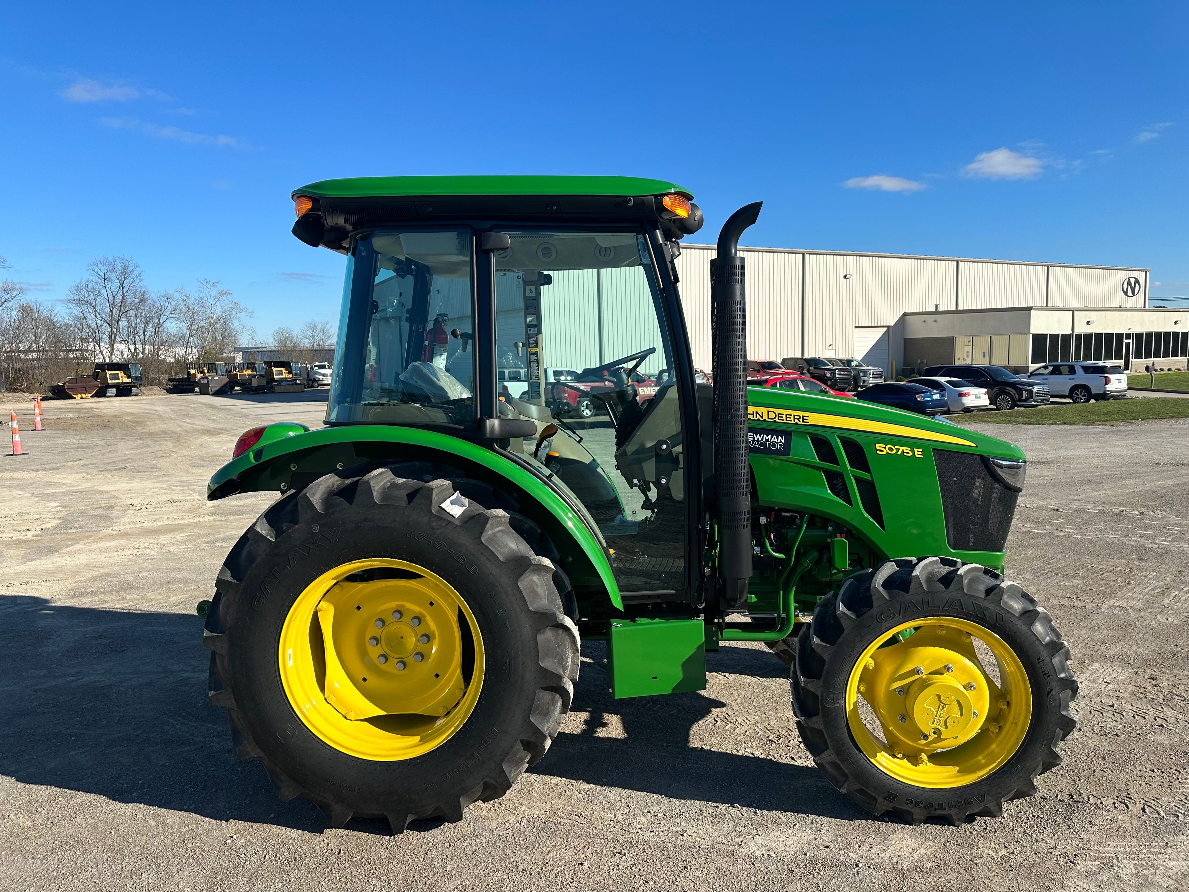 2022 JOHN DEERE 5075E Photo 6 Thumbnail