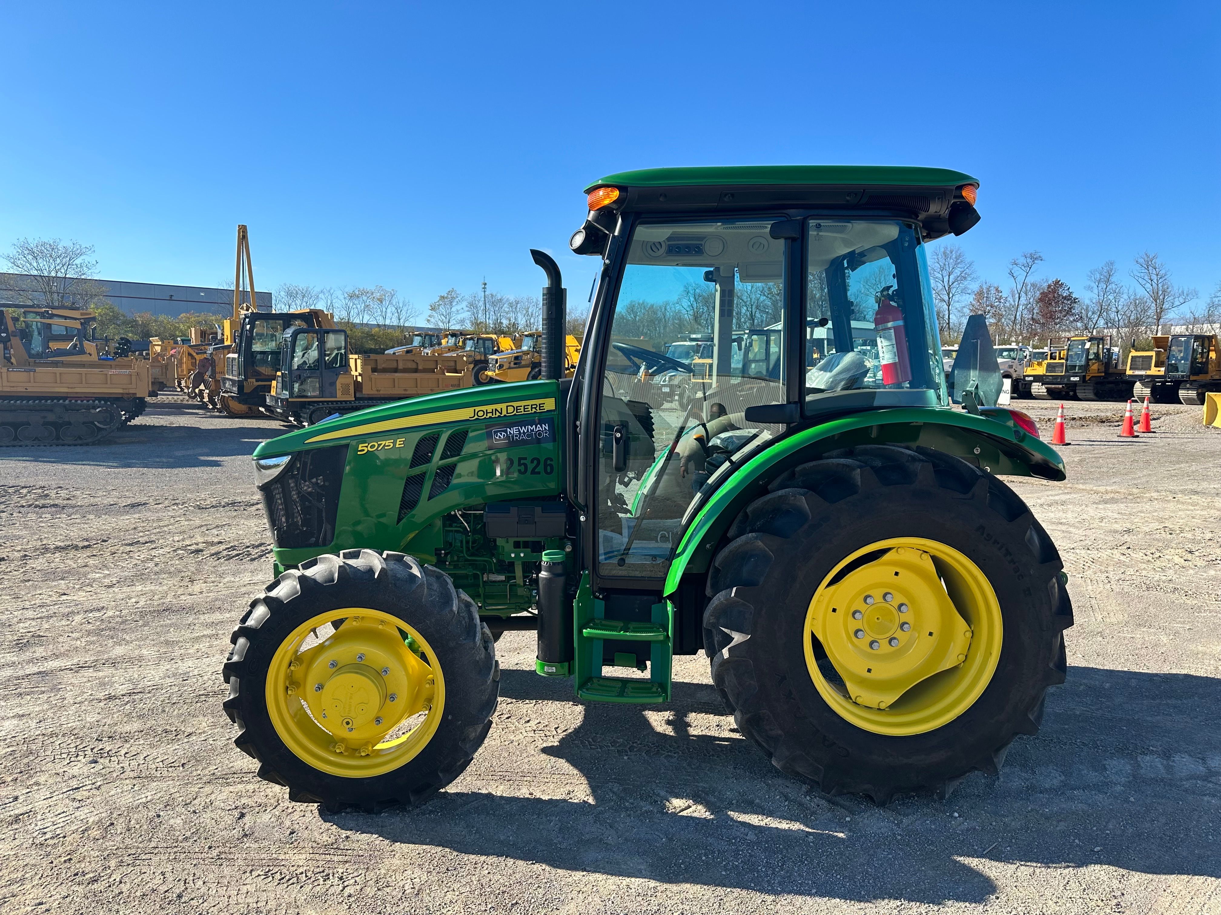 2022 JOHN DEERE 5075E Photo 2 Thumbnail