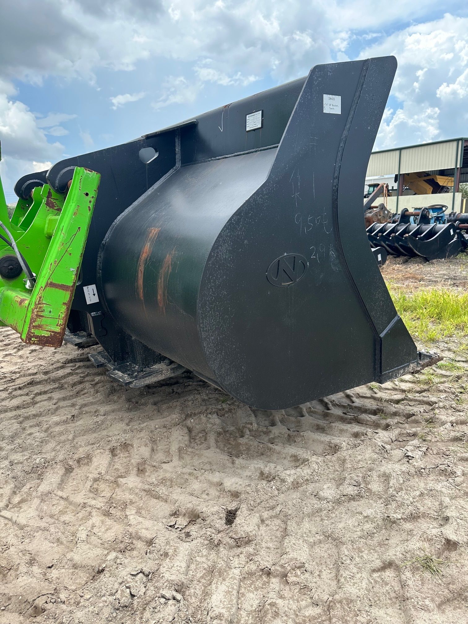 4CYD TOOTH BUCKET FOR JRB418 COUPLER Photo 3 Thumbnail