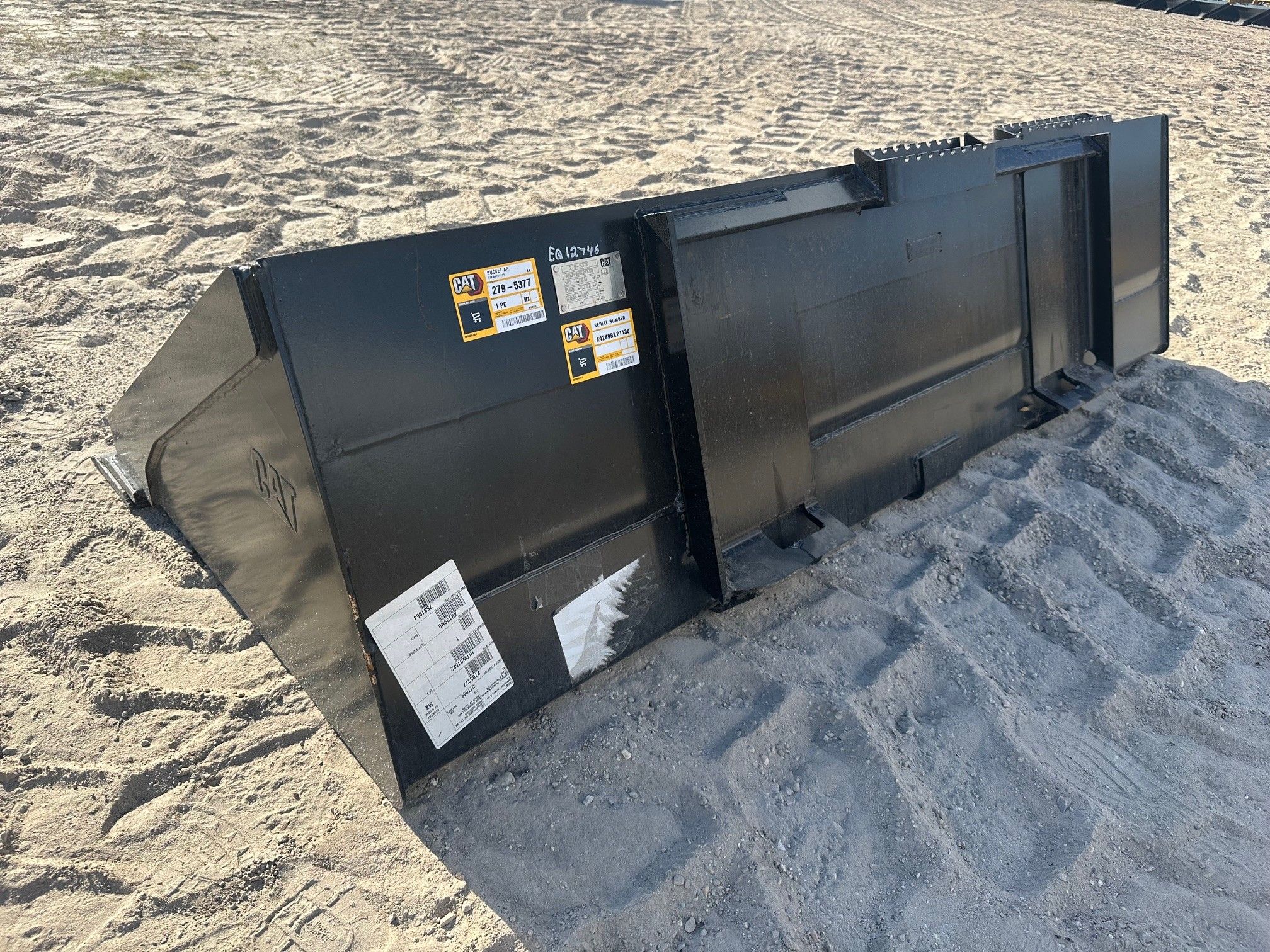 CAT 299D3 80" Skid Steer Bucket Photo 2 Thumbnail
