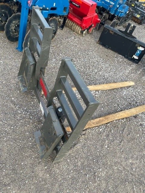 72" SKID STEER FORKS Photo 2 Thumbnail
