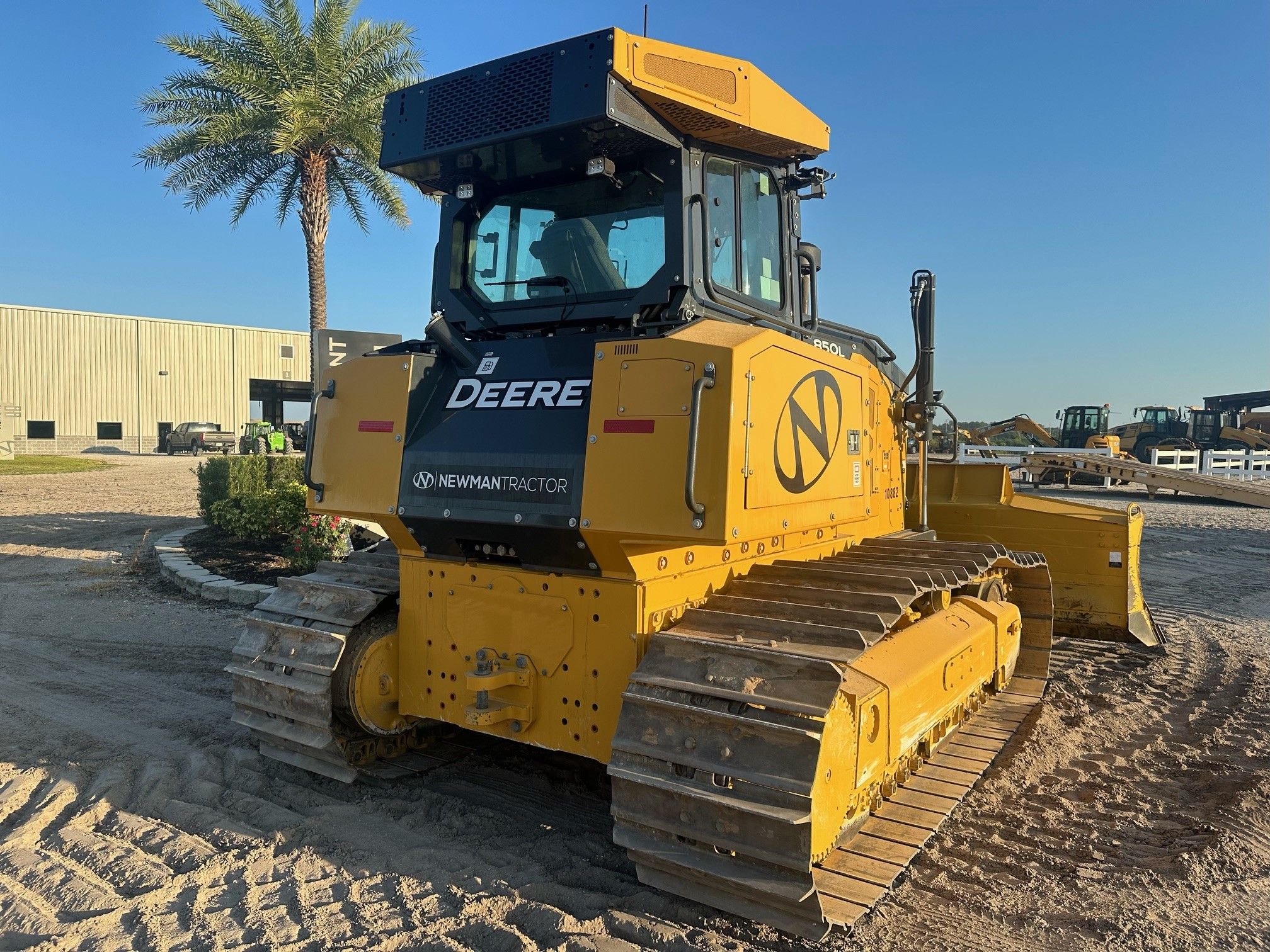 2023 JOHN DEERE 850L WLT Photo 4 Thumbnail