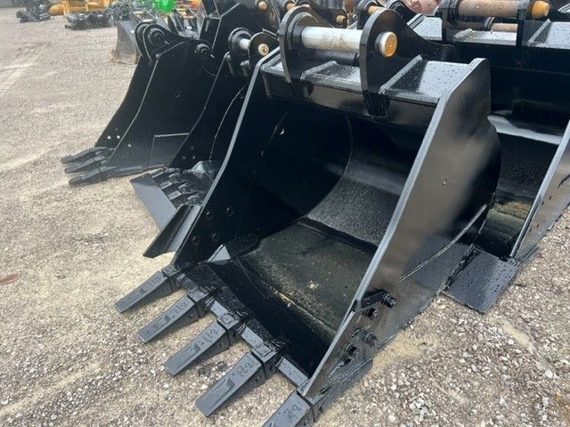 42" EXCAVATOR DIGGING BUCKET w/Plate Photo 1 Thumbnail