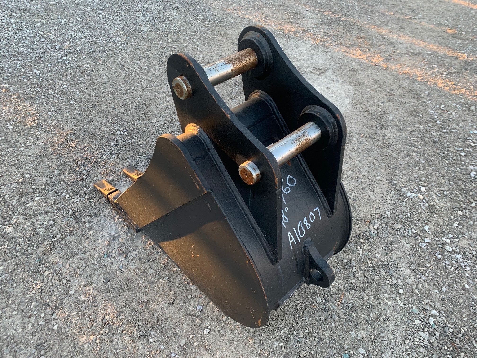 18" BUCKET FOR SY60C Photo 1 Thumbnail