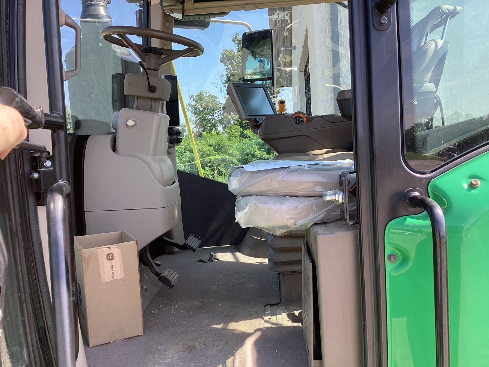 2021 JOHN DEERE 9570R Photo 7 Thumbnail