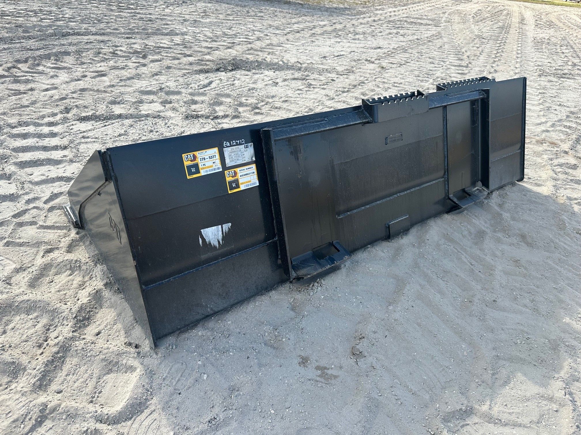 CAT 299D3 80" Skid Steer Bucket Photo 2 Thumbnail