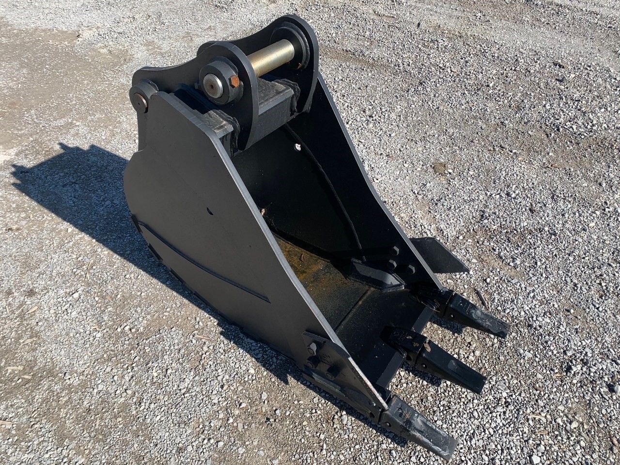 24" BUCKET FOR SY135C Photo 3 Thumbnail