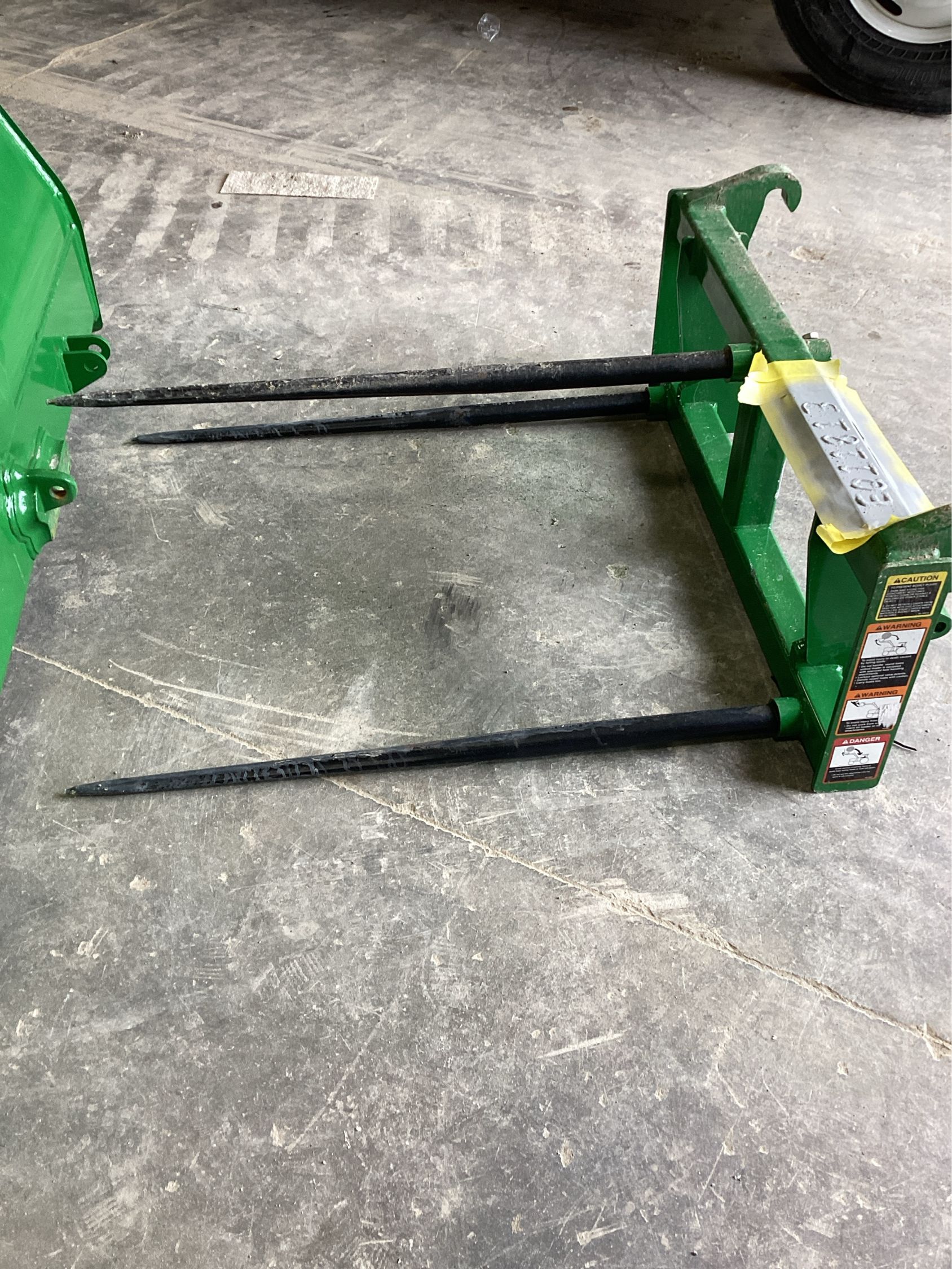 3 TINE HAY SPEAR FOR 6135 TRACTOR WITH EURO COUPLE Photo 1 Thumbnail