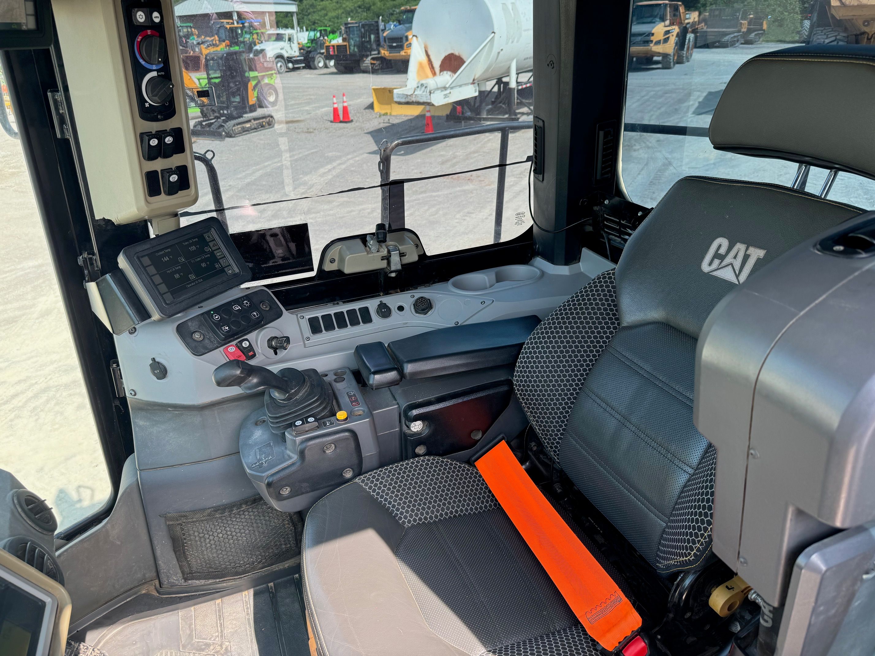 2020 CAT 815K Photo 9 Thumbnail