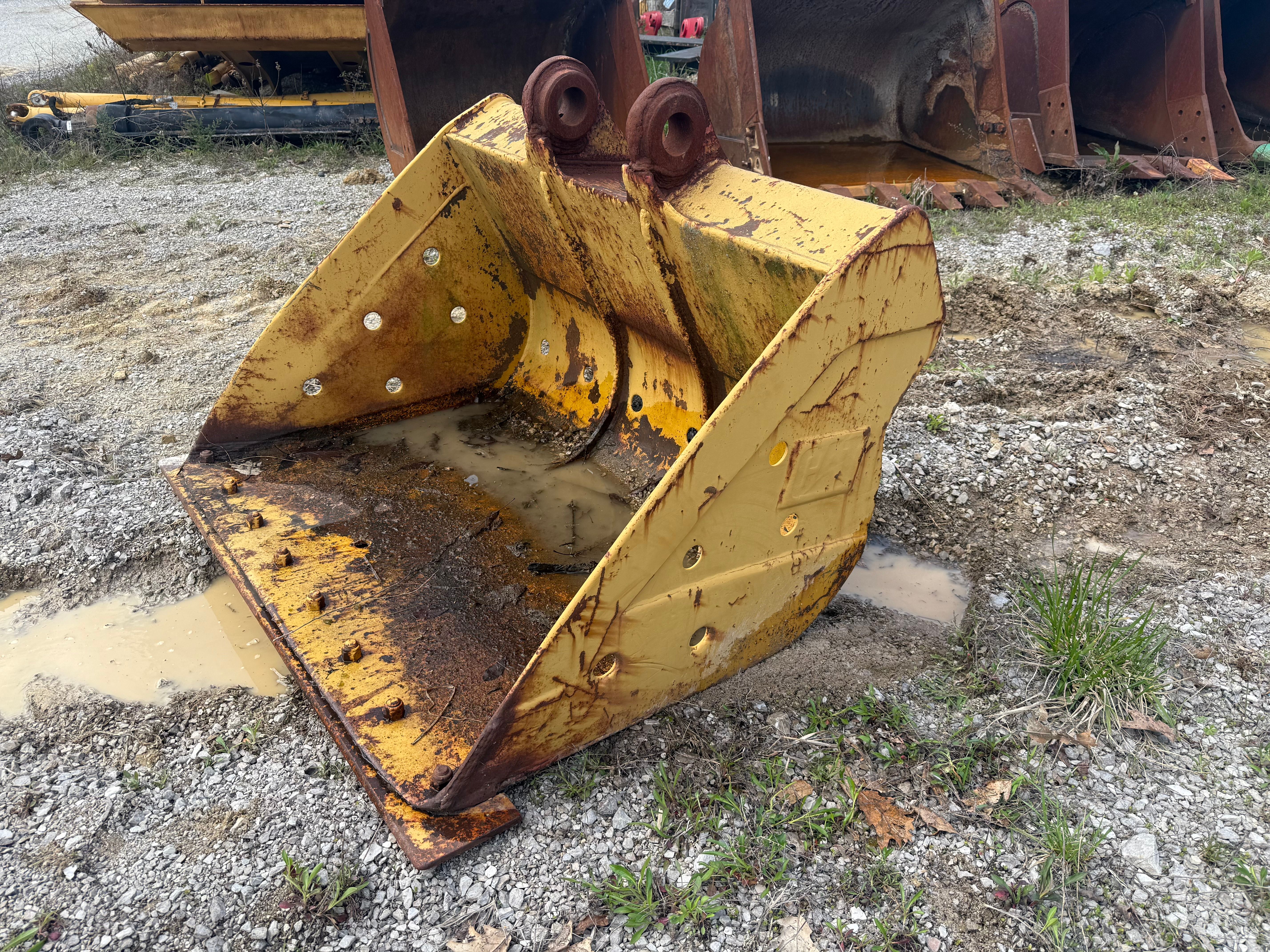 46" EXCAVATOR BUCKET Photo 1 Thumbnail