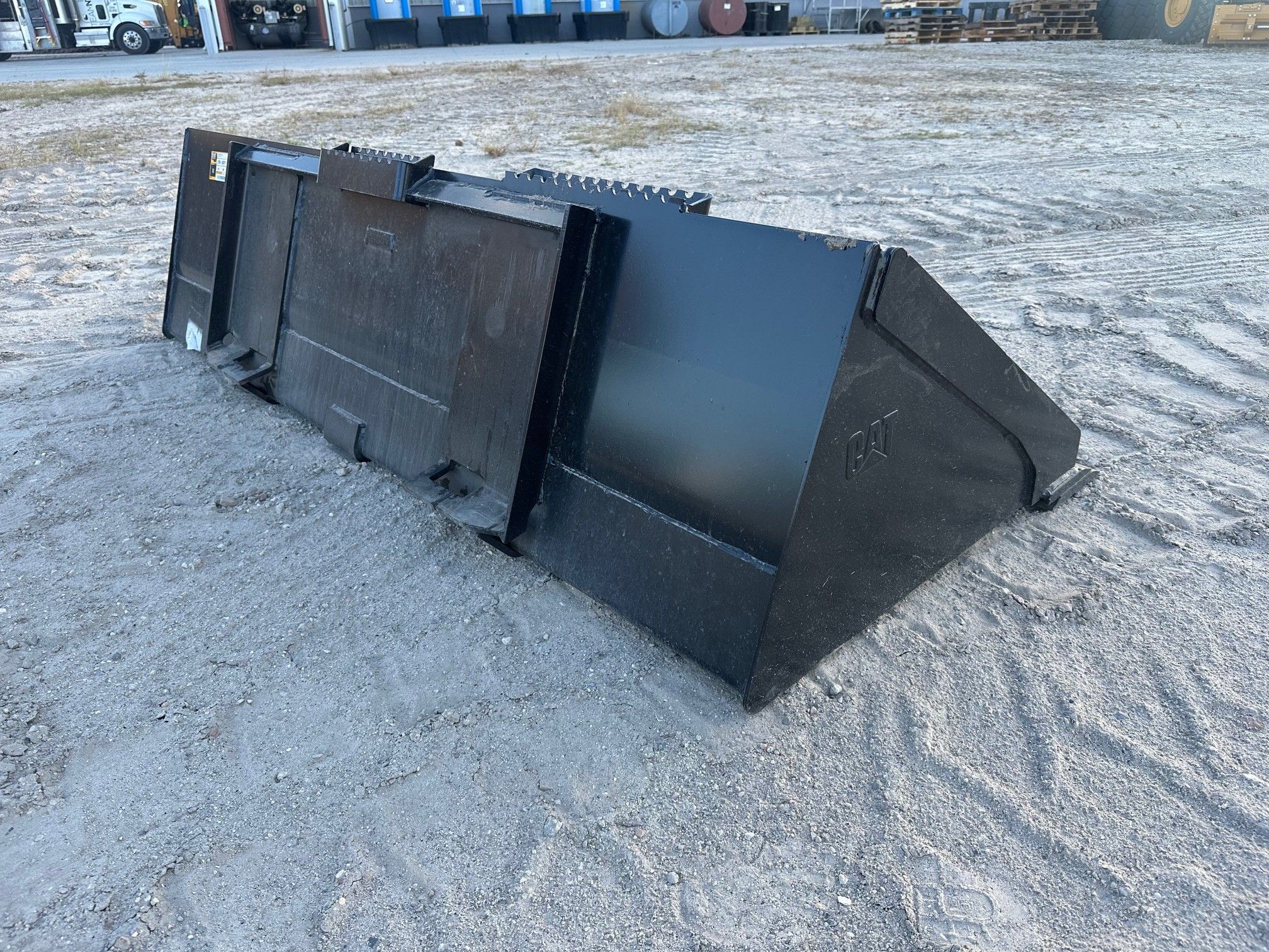 CAT 299D3 80" Skid Steer Bucket Photo 3 Thumbnail