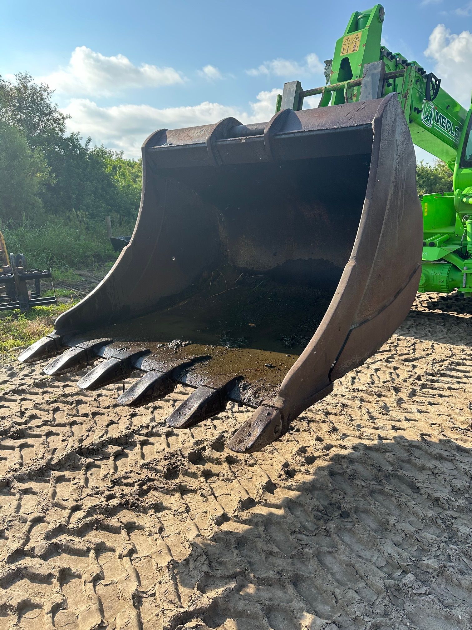 66" BUCKET FOR SANY SY335C Photo 3 Thumbnail