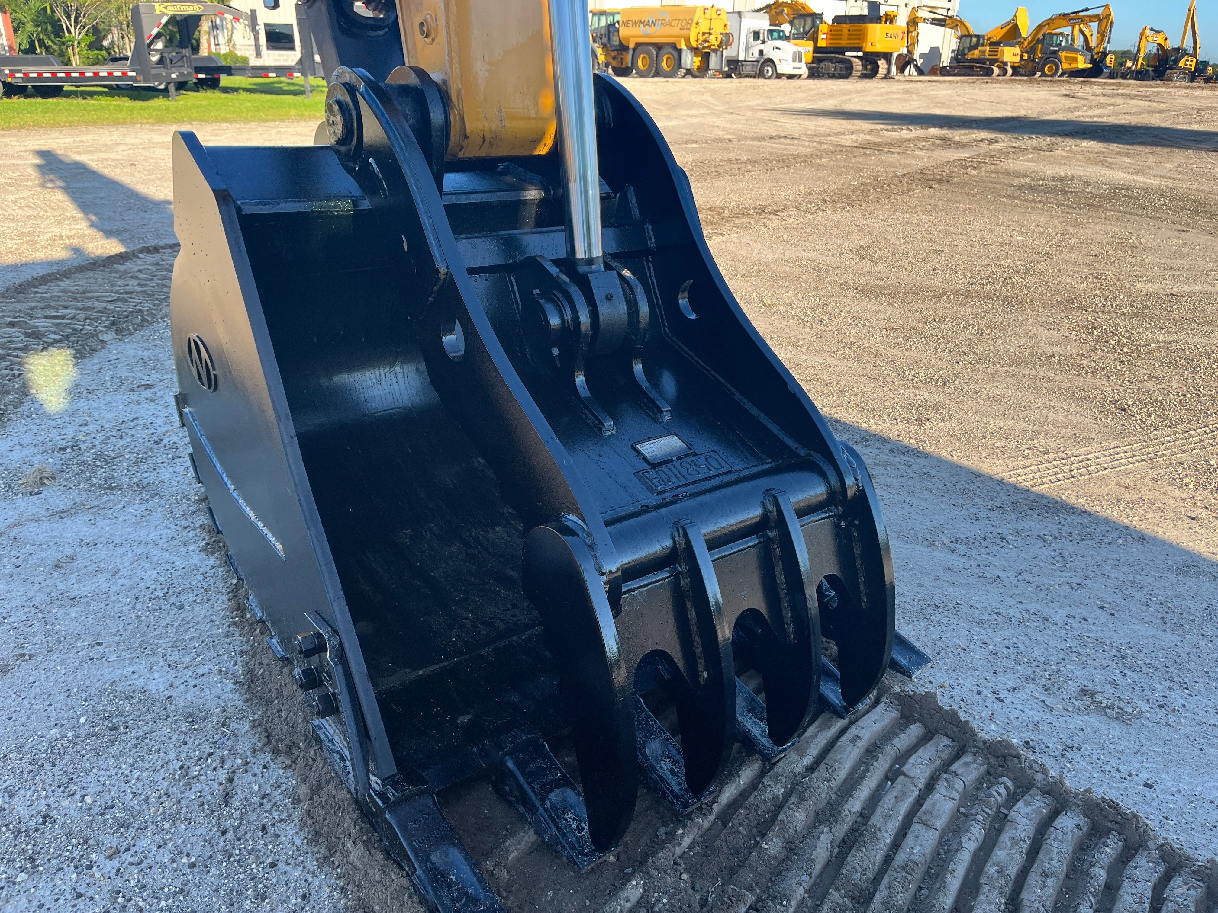 THS THUMB SHORT (NO QUICK COUPLER) FOR SY155U Photo 3 Thumbnail