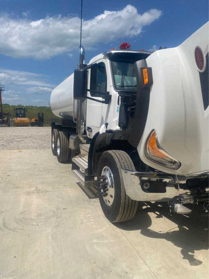2025 PETERBILT 548 WATER Photo 1