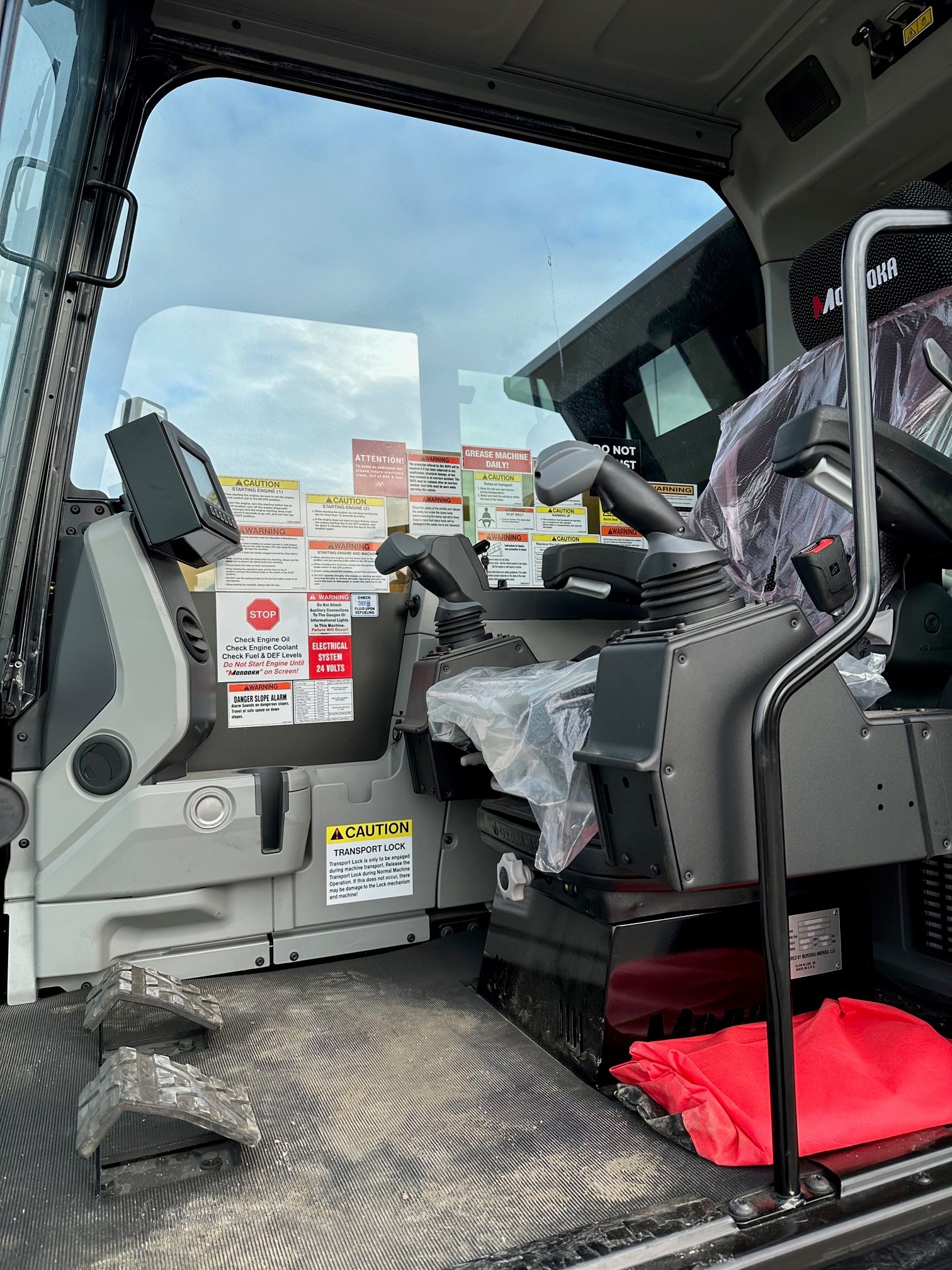 2023 MOROOKA MST 2200VDR Photo 9 Thumbnail