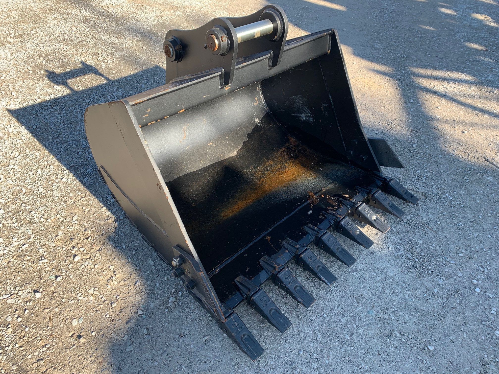 48" BUCKET FOR SY95C Photo 3 Thumbnail