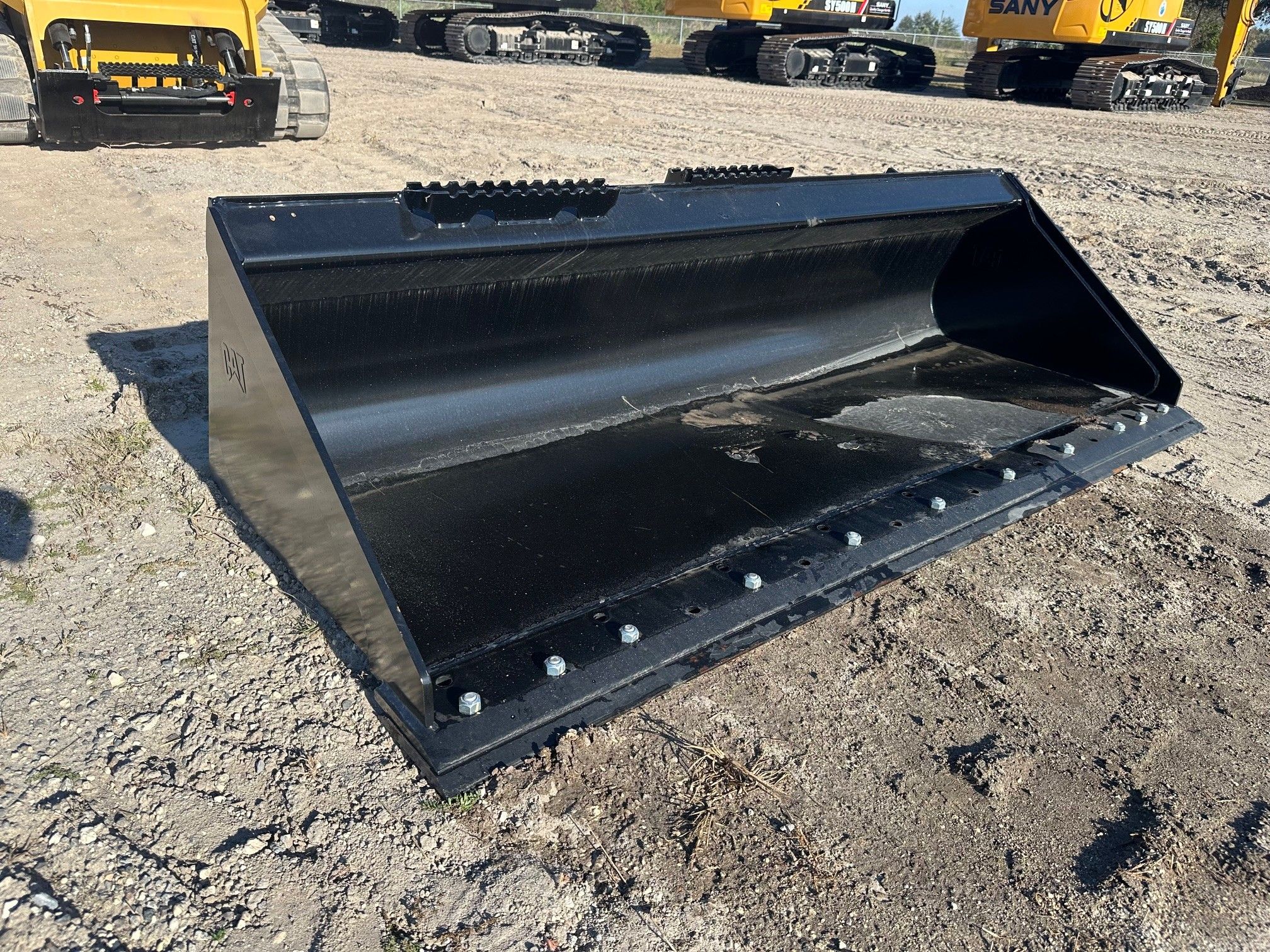 CAT 299D3 80" Skid Steer Bucket Photo 4 Thumbnail