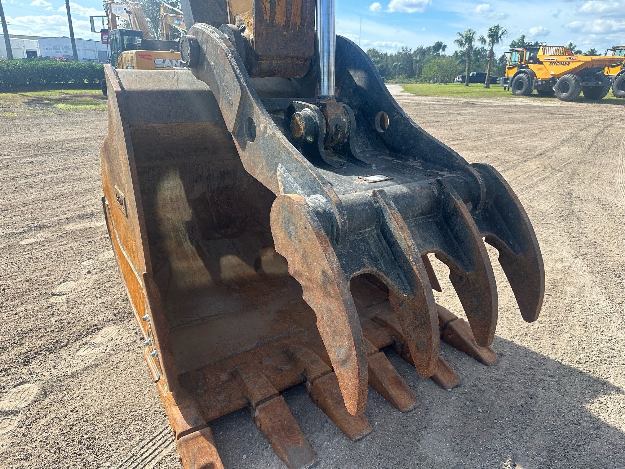 THUMB FOR SY365C (NO QUICK COUPLER) Photo 2 Thumbnail