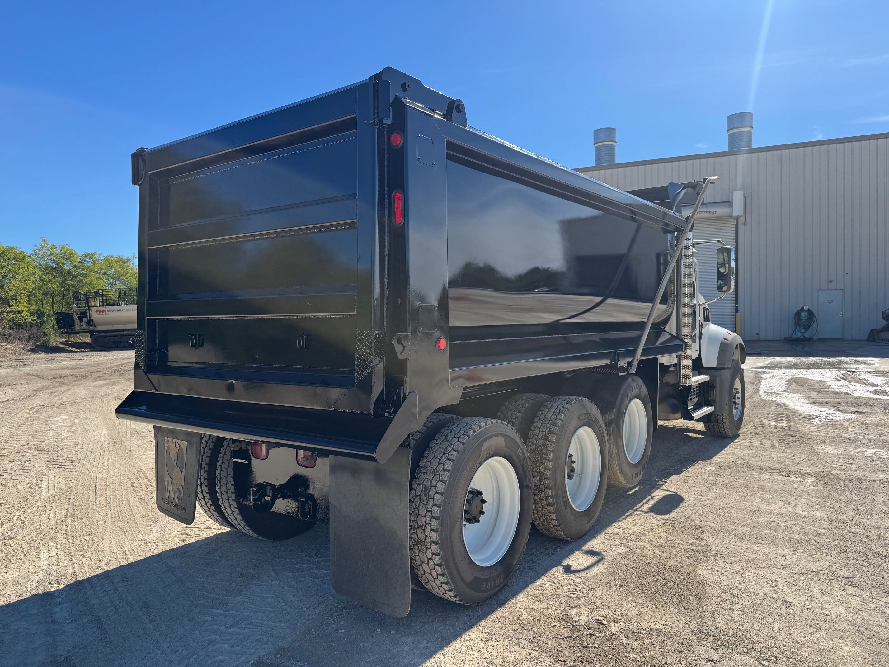 2024 MACK GR64F Photo 3 Thumbnail