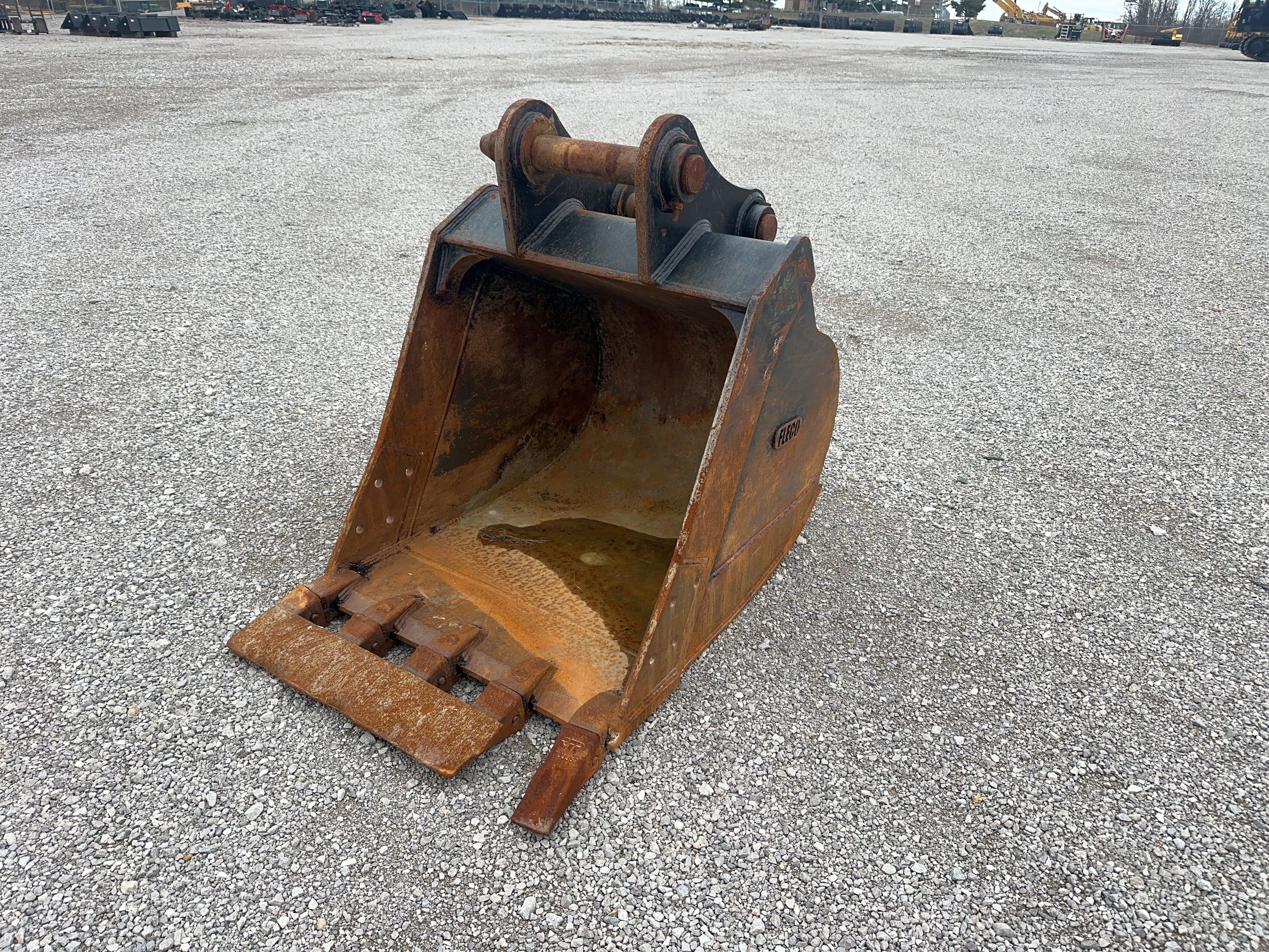 42" DIGGING BUCKET FOR SY265C Photo 1 Thumbnail