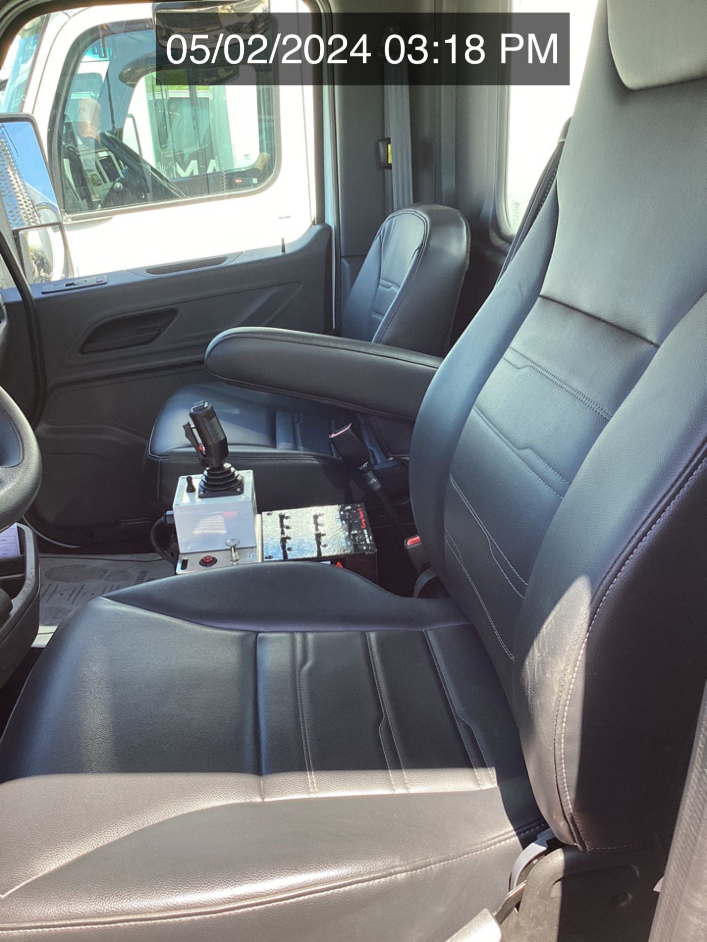 2025 PETERBILT 548 WATER Photo 17 Thumbnail