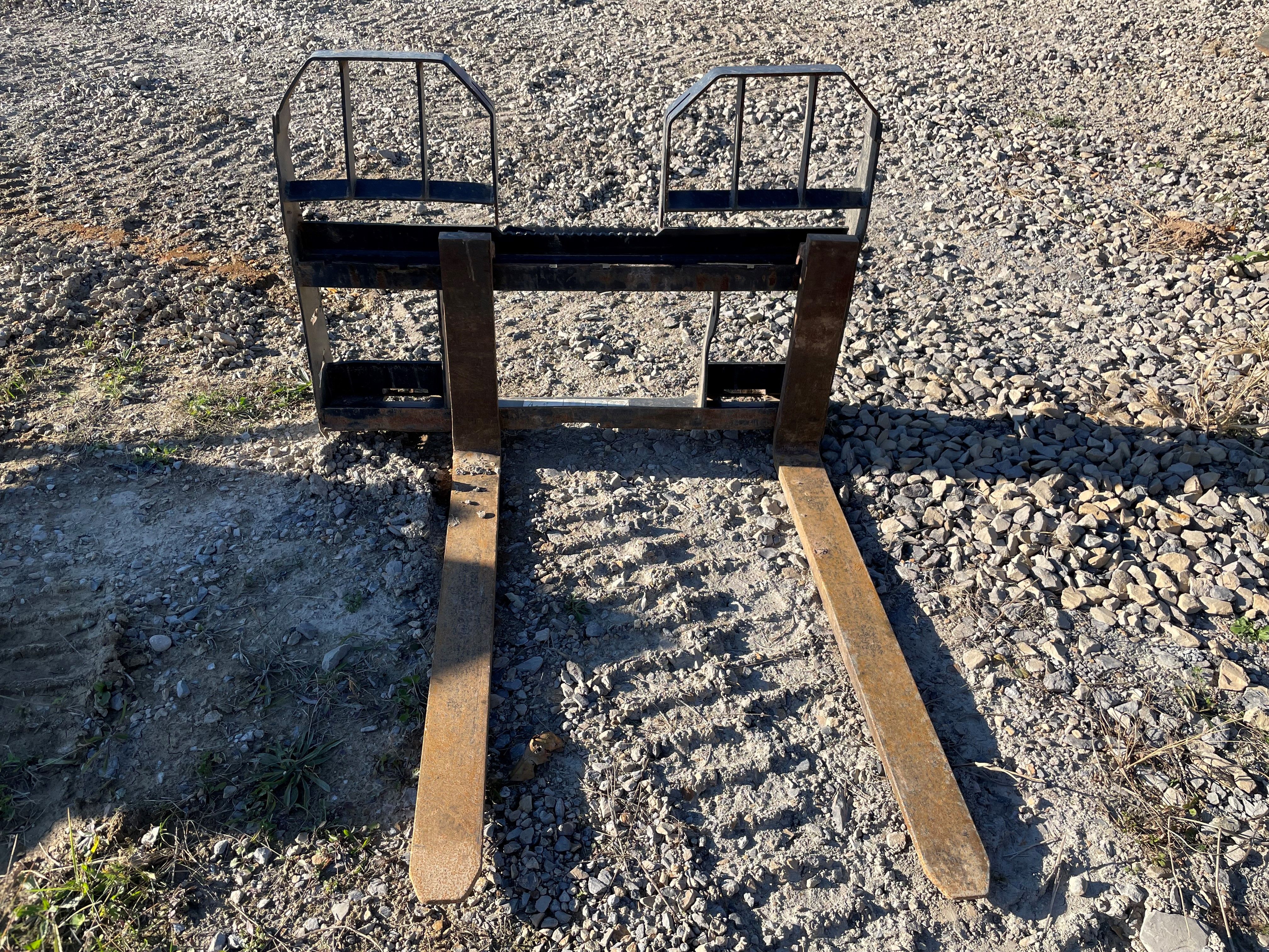 48" SKID STEER FORKS Photo 2 Thumbnail