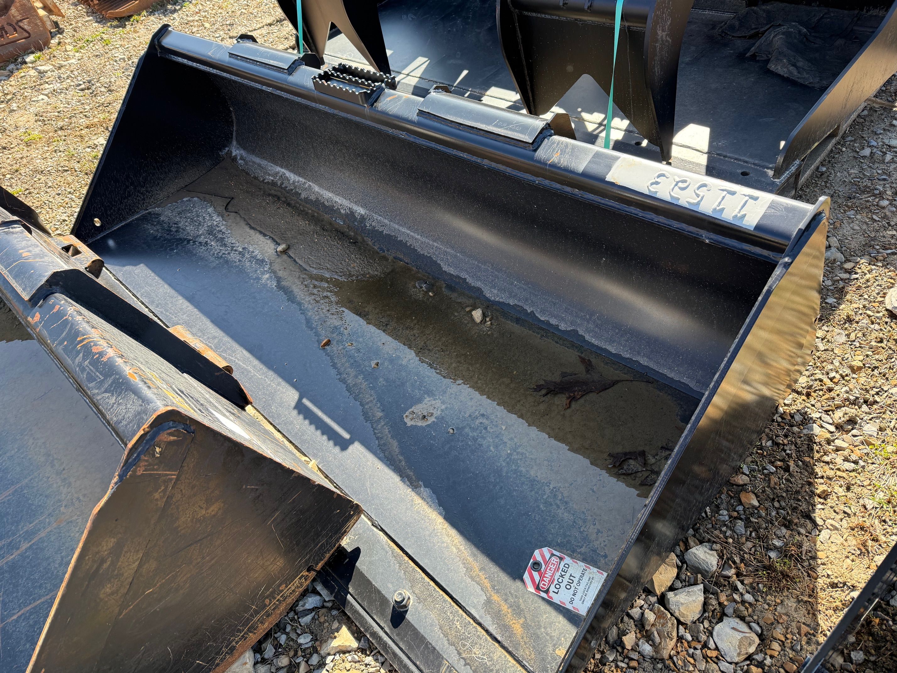 84" BUCKET FOR 333P Photo 1 Thumbnail