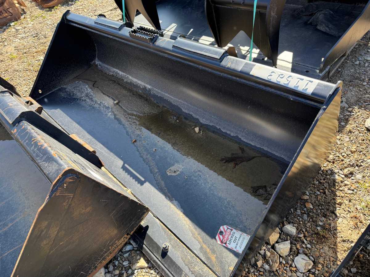 84" BUCKET FOR 333P Photo 1