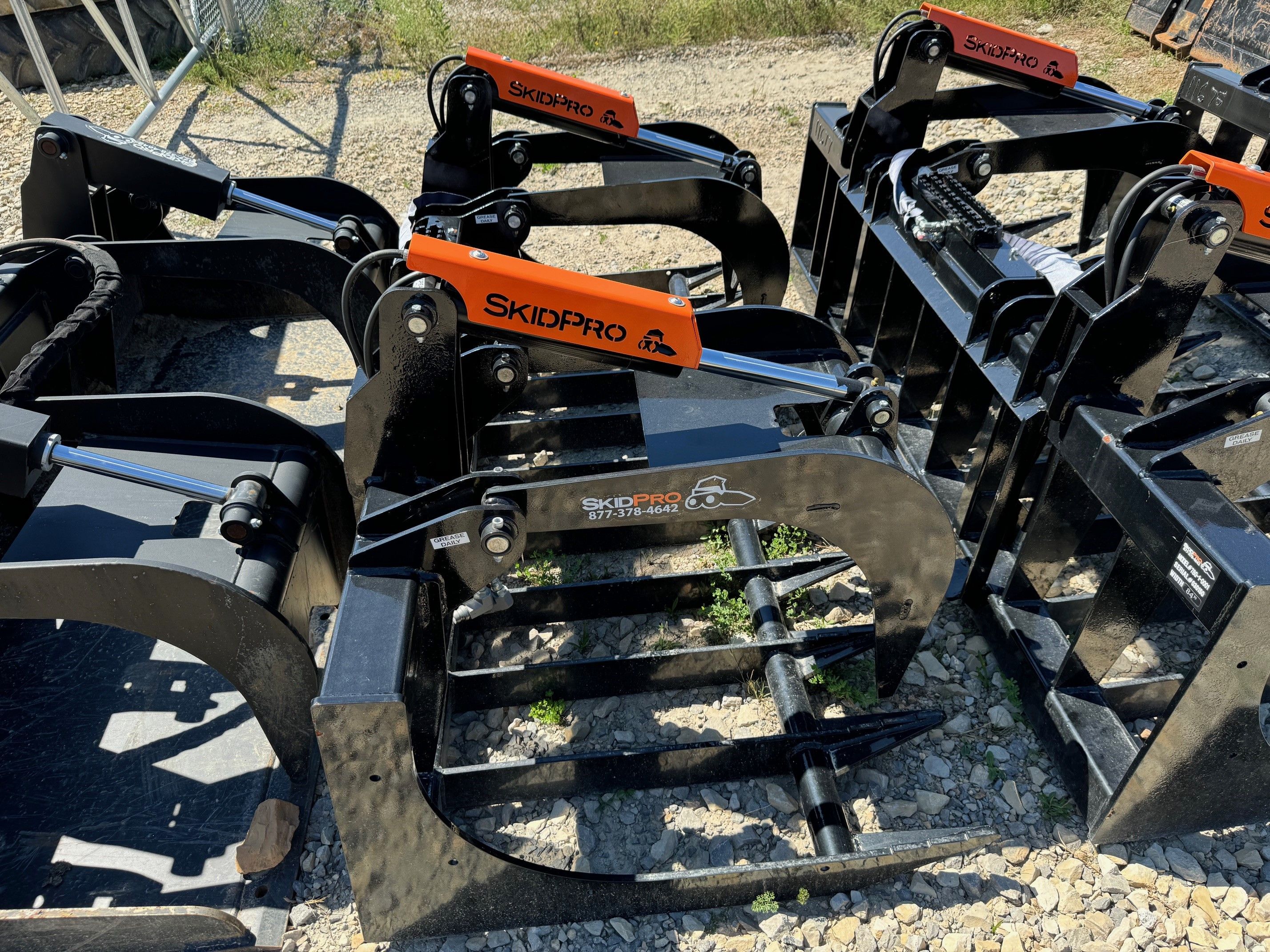 84" SKID STEER SKELETON GRAPPLE BUCKET Photo 3 Thumbnail