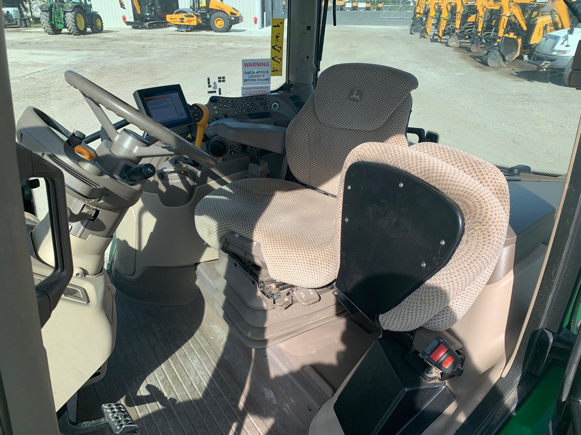 2019 JOHN DEERE 6155R Photo 7 Thumbnail