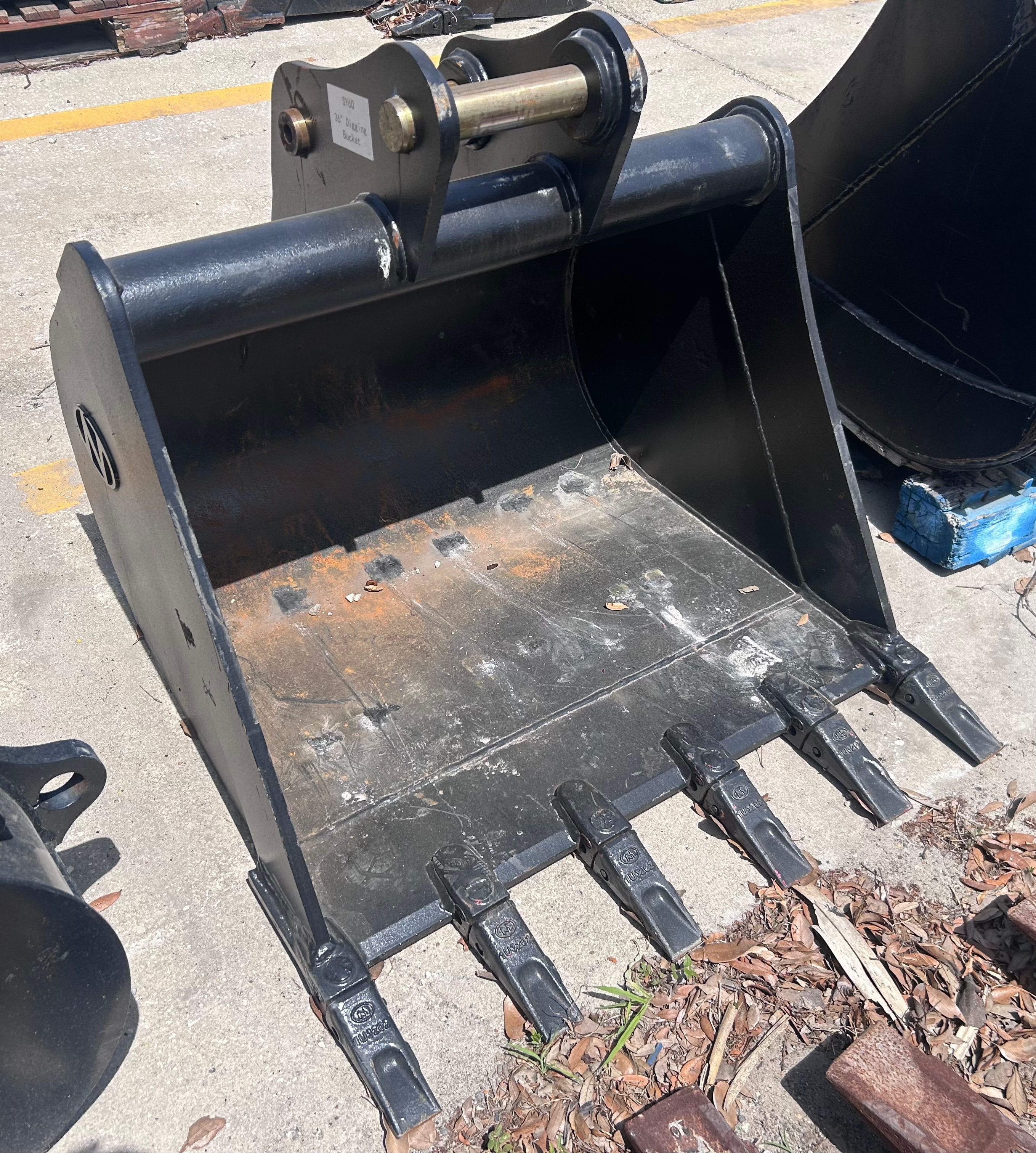 36" BUCKET FOR SY60C Photo 4 Thumbnail