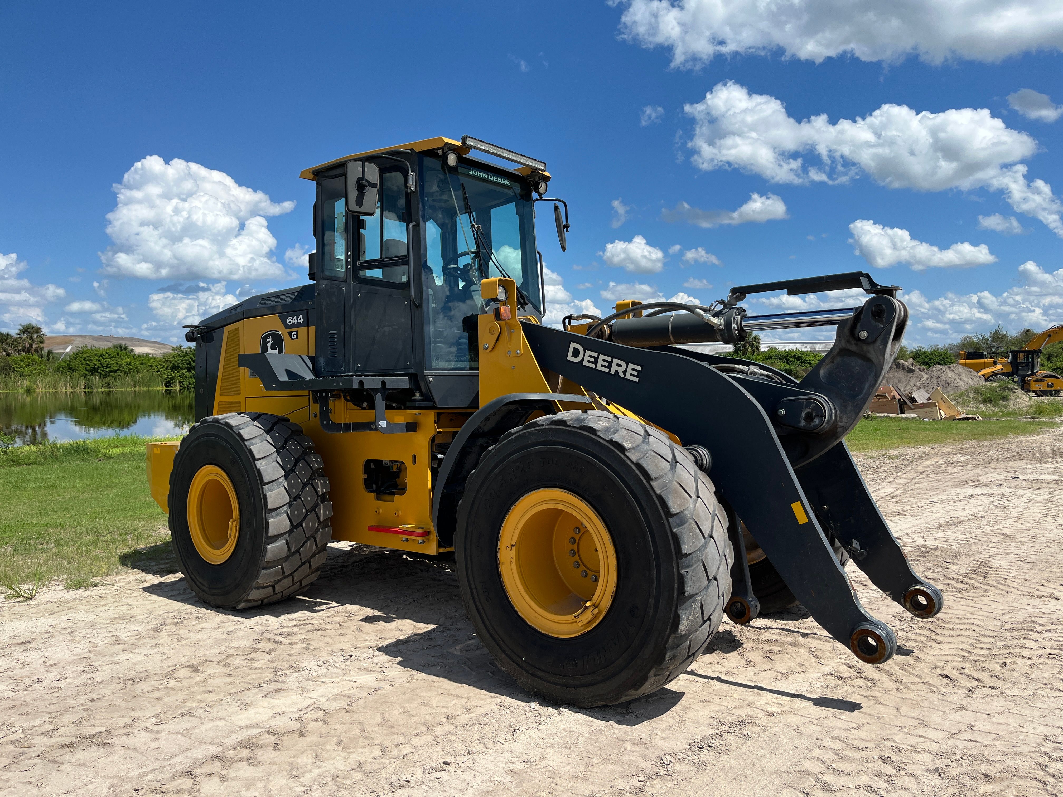  JOHN DEERE 644G Photo 6 Thumbnail