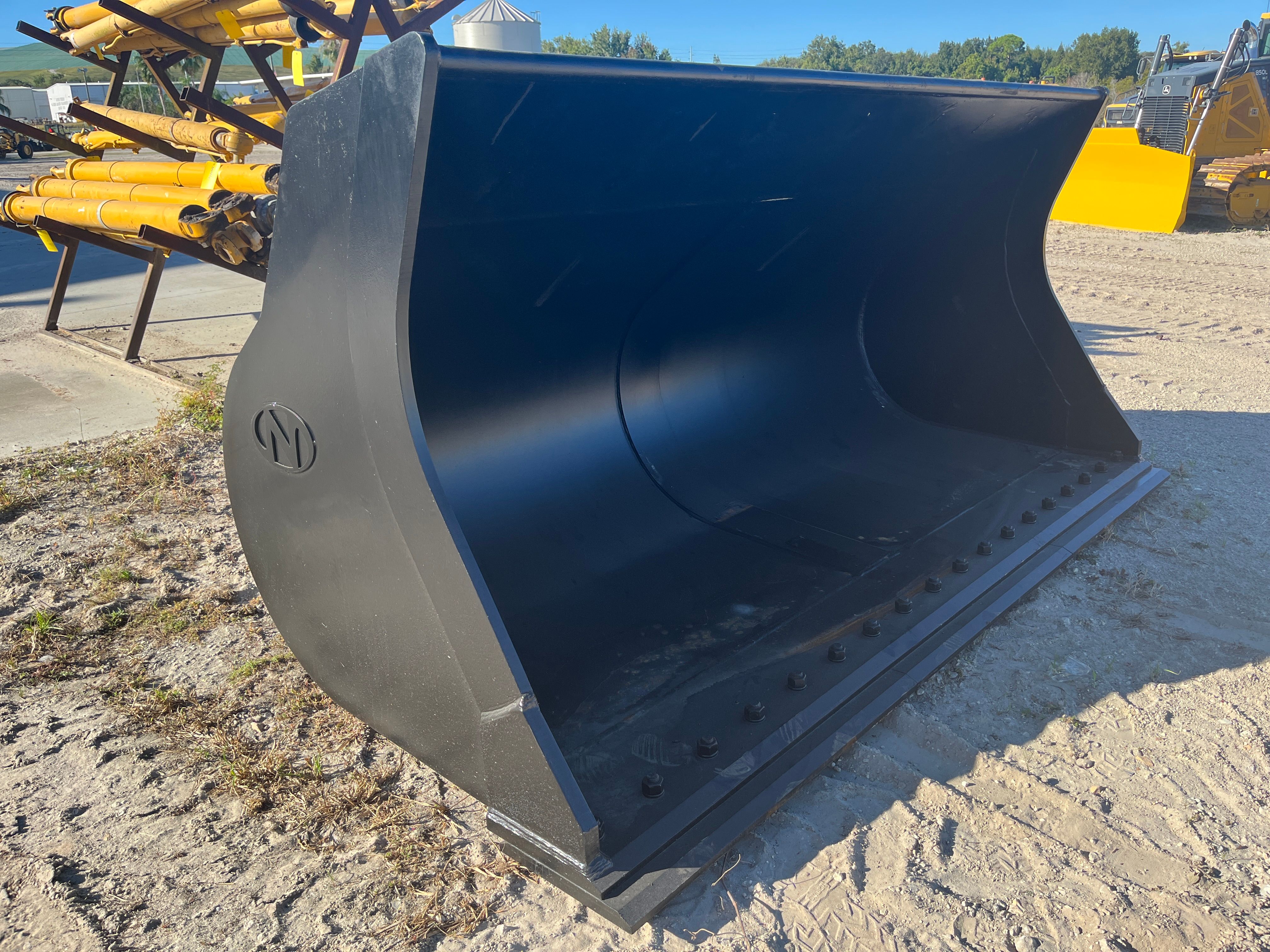 4CYD BUCKET FOR SW405K (114"W) Photo 1 Thumbnail