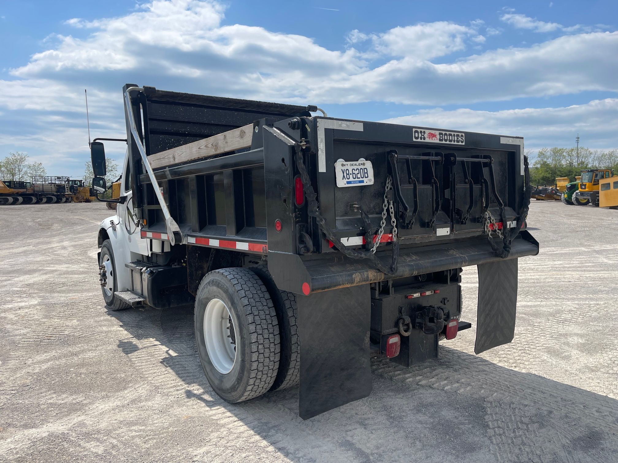 2021 FREIGHTLINER M2 106 Photo 2 Thumbnail