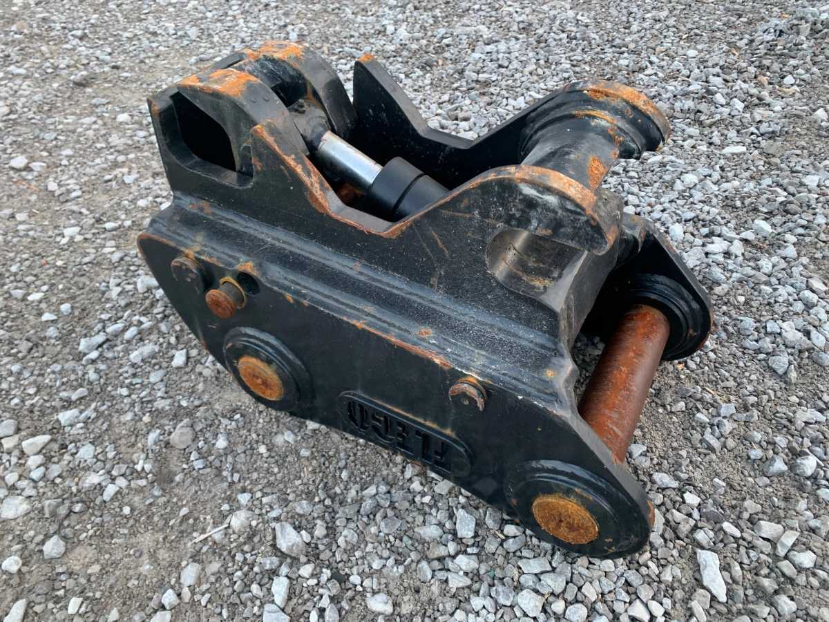 QUICK COUPLER, HYDRAULIC FOR SY95C Photo 1