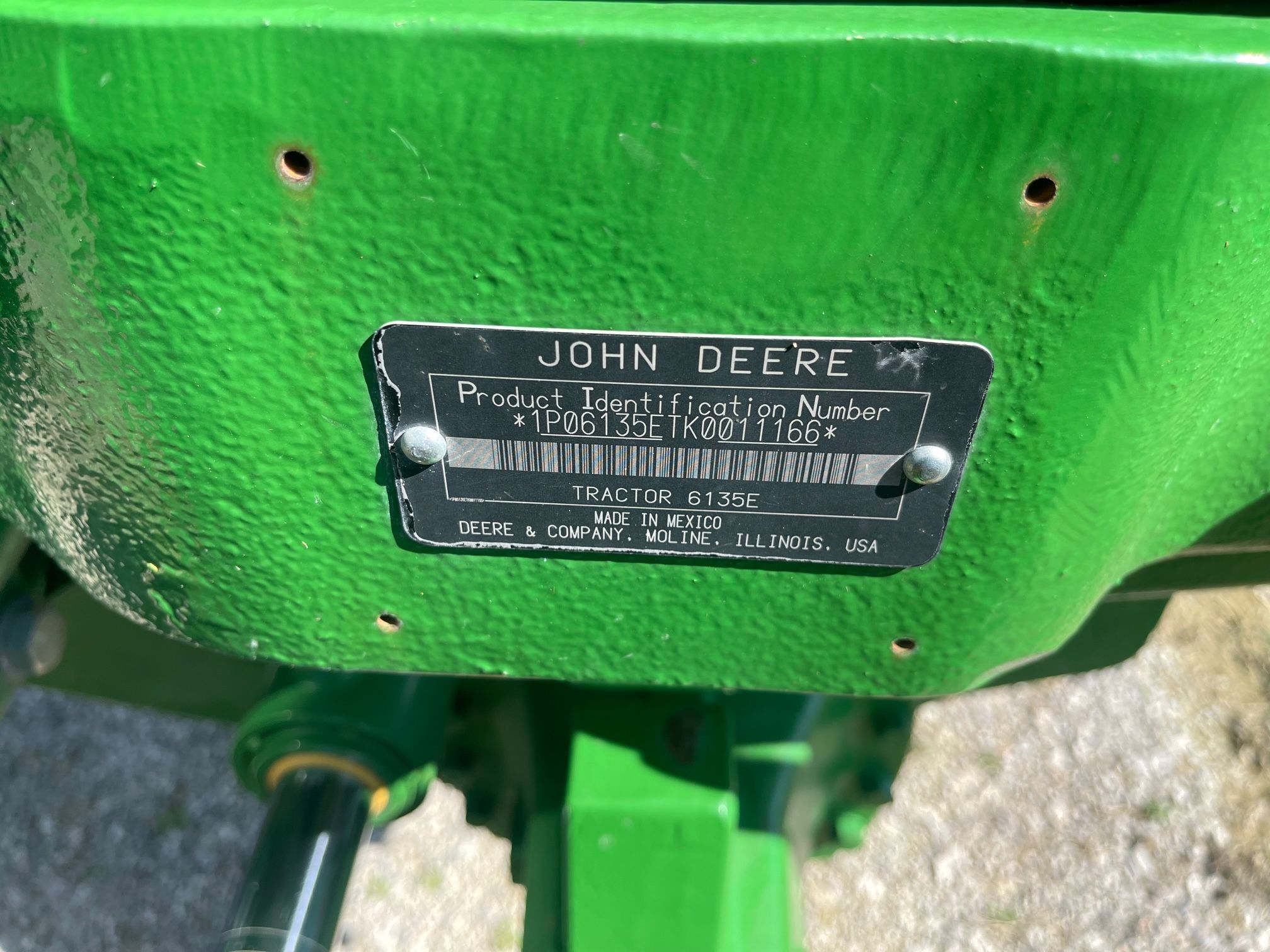 2020 JOHN DEERE 6135E Photo 9 Thumbnail