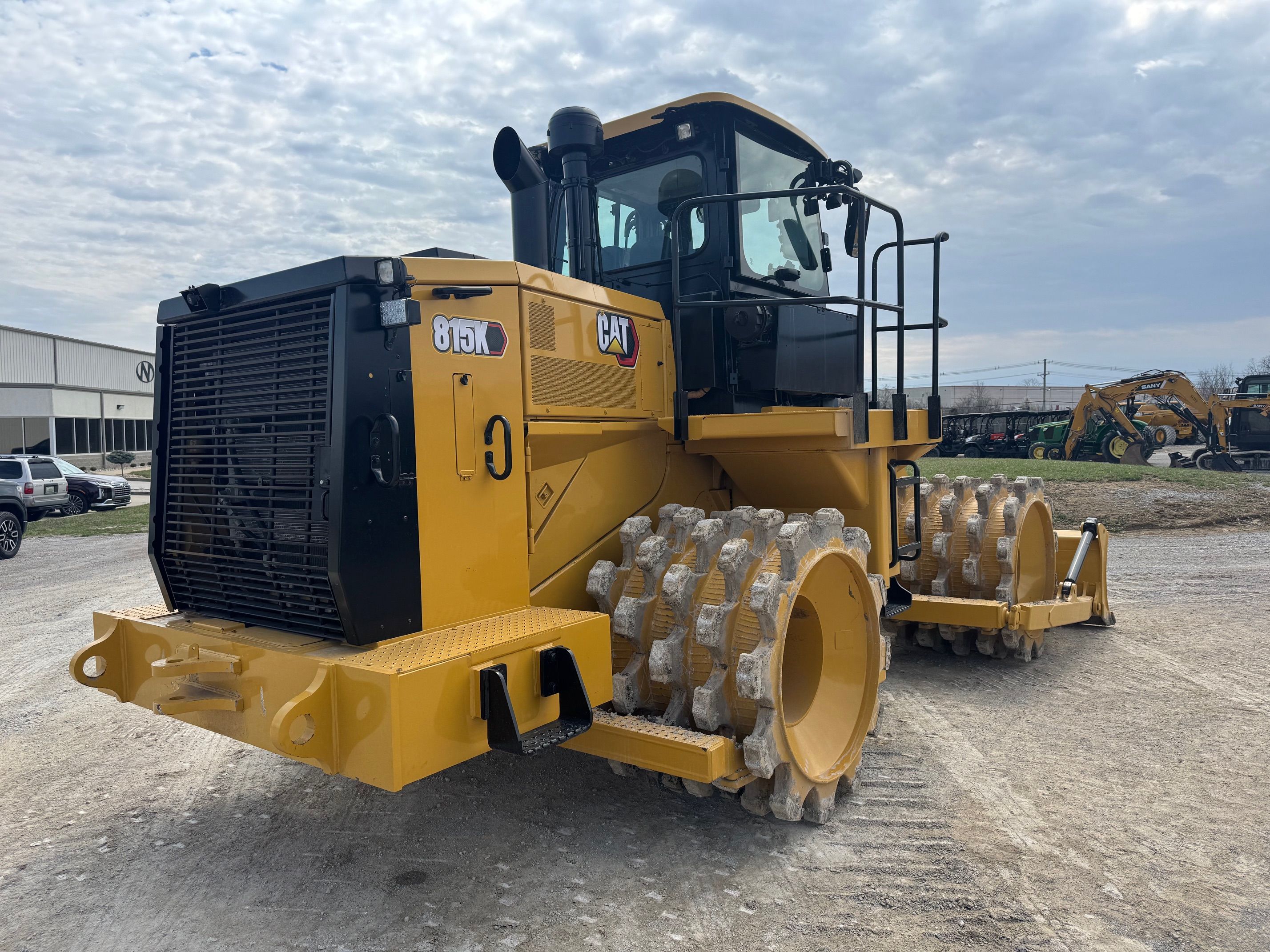 2019 CAT 815K Photo 4 Thumbnail