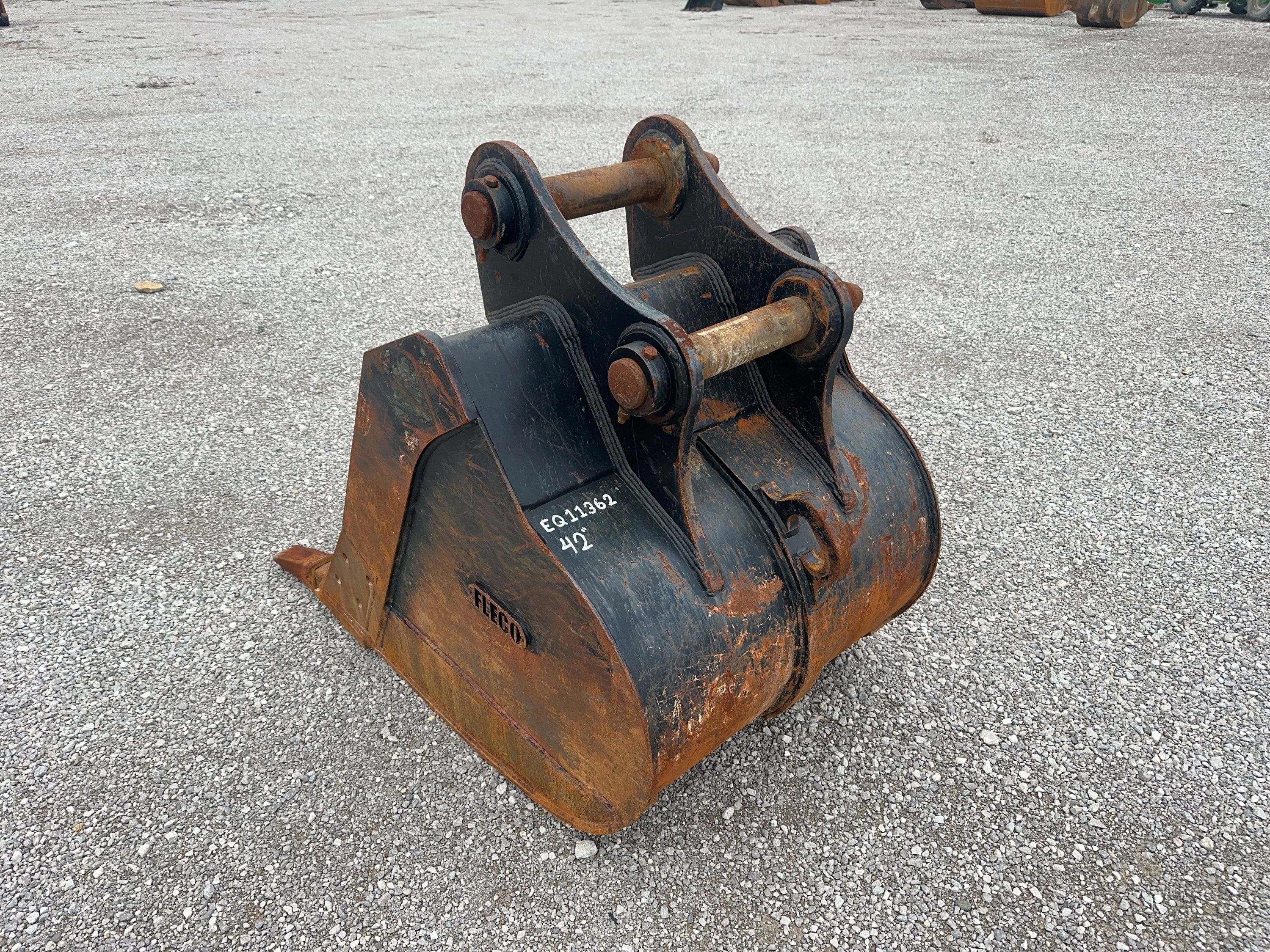 42" DIGGING BUCKET FOR SY265C Photo 3 Thumbnail