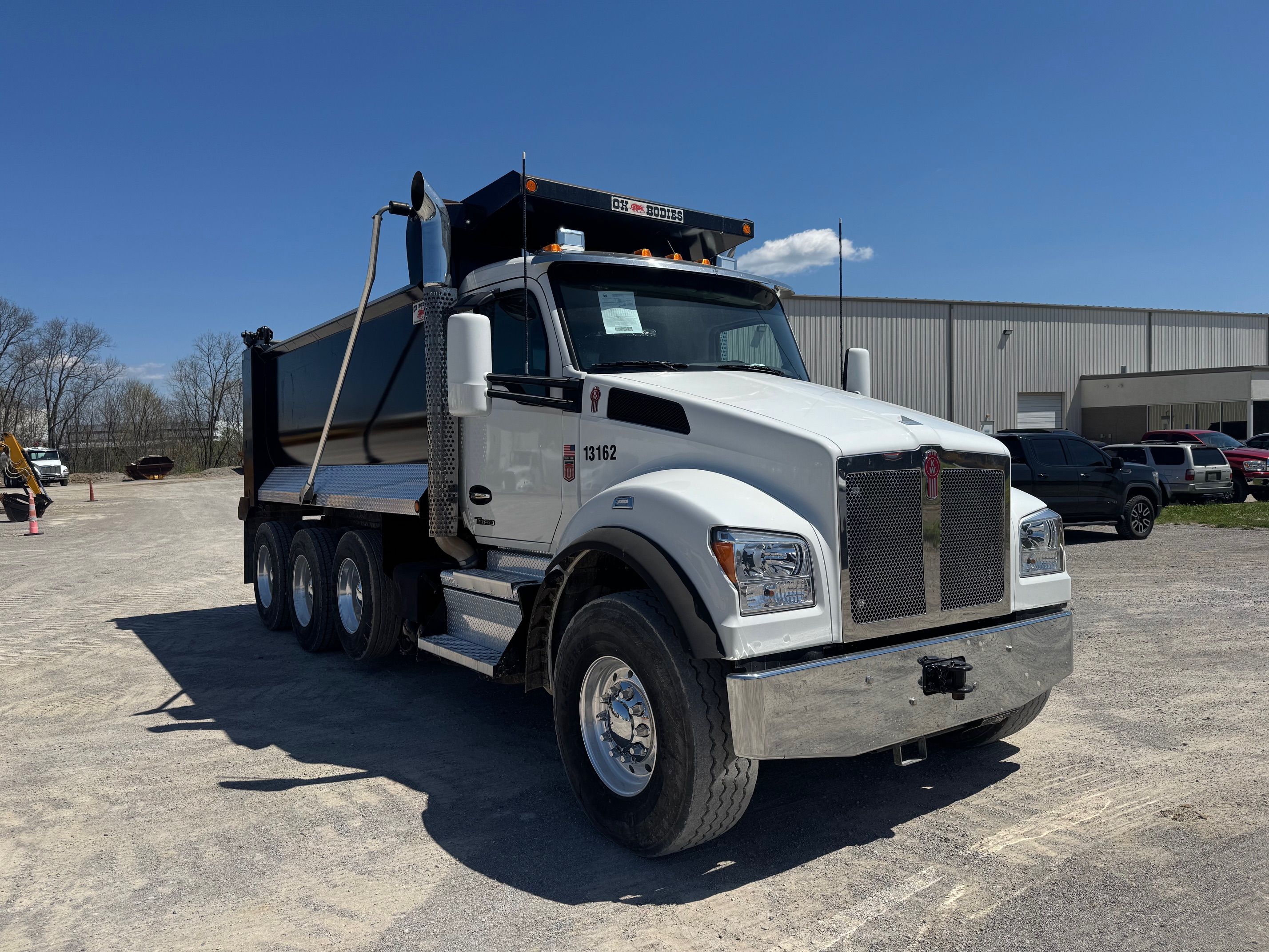 2024 KENWORTH T880 DUMP Photo 4 Thumbnail