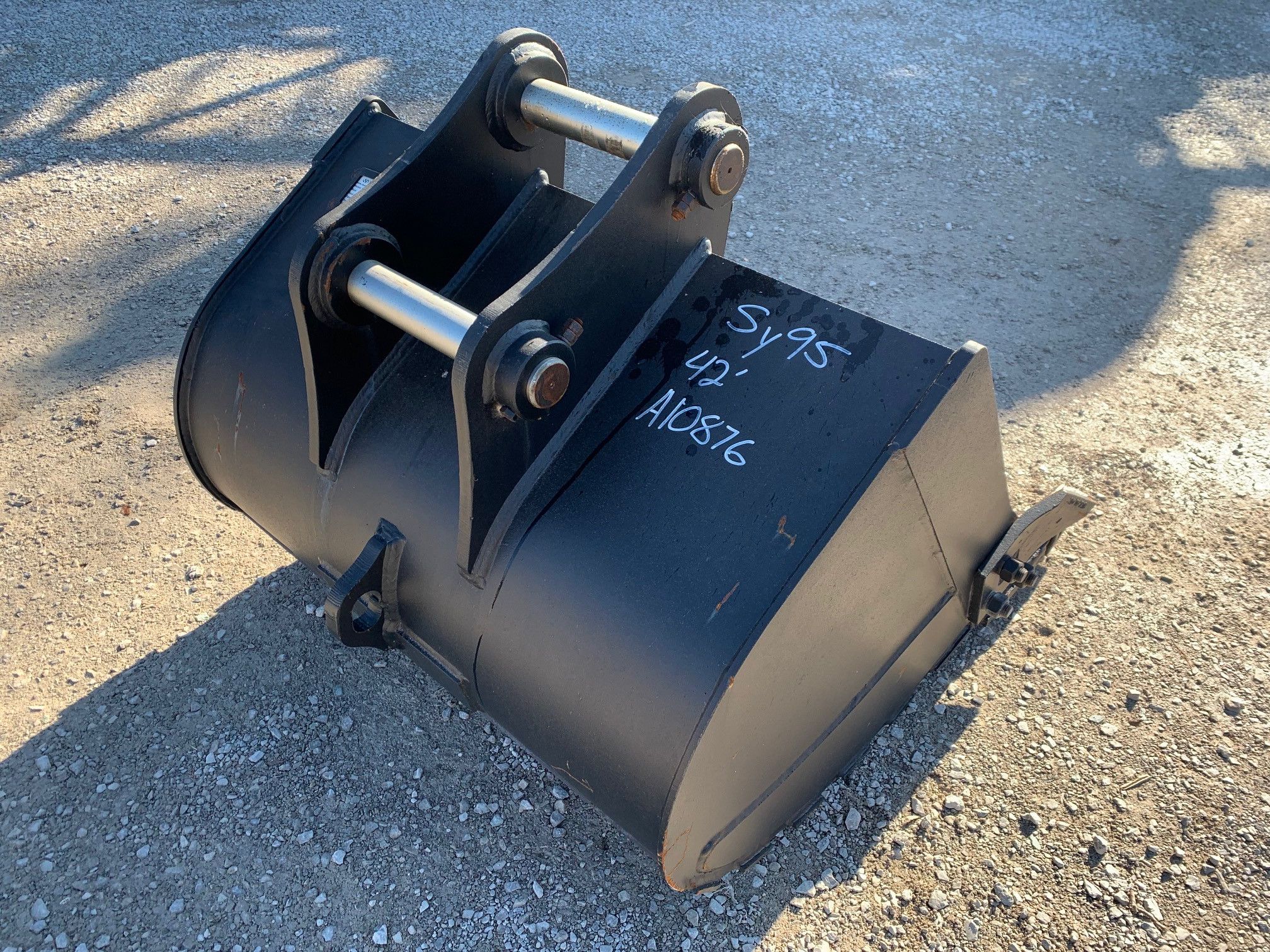 42" BUCKET FOR SY95C Photo 2 Thumbnail