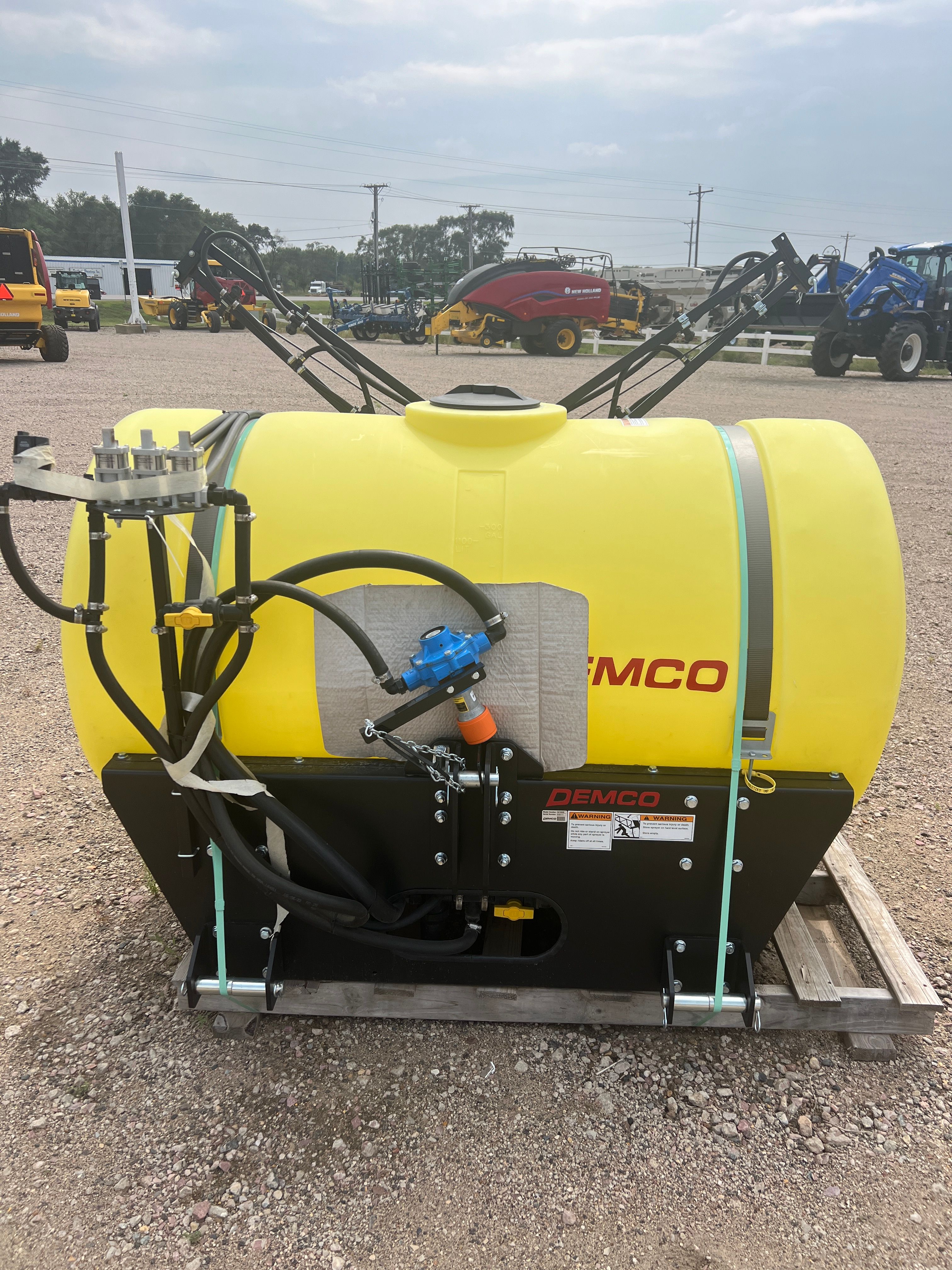 DEMCO RM300 3PT SPRAYER Photo 1 Thumbnail