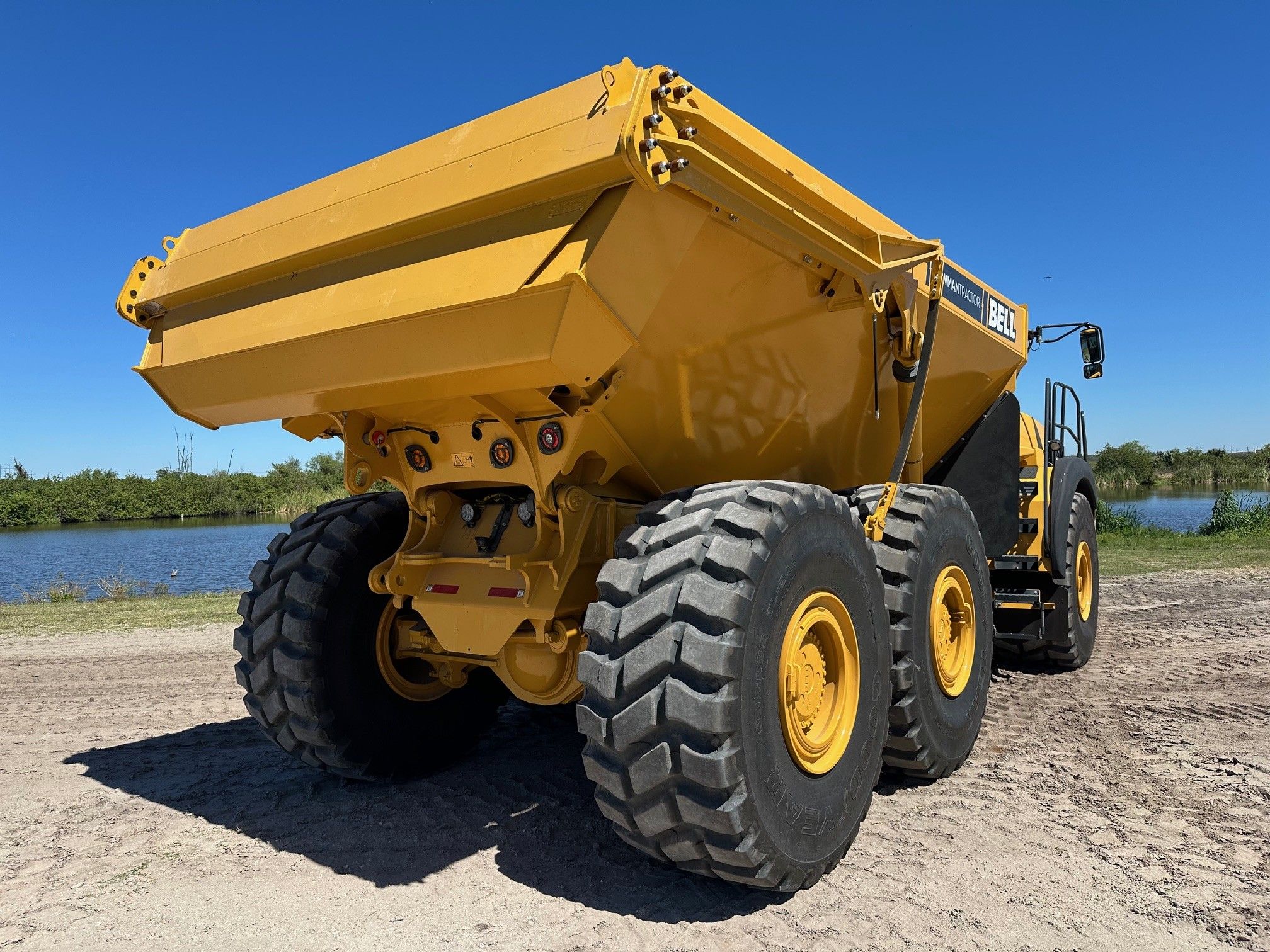 2025 BELL B45E Photo 4 Thumbnail