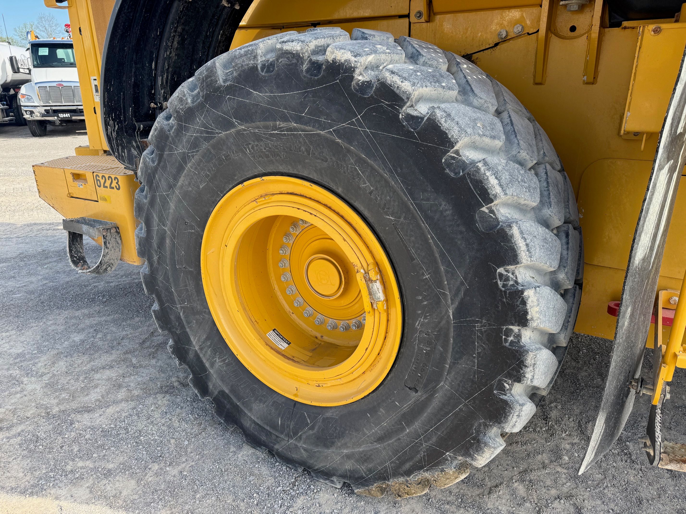 2017 JOHN DEERE 844K Photo 6 Thumbnail