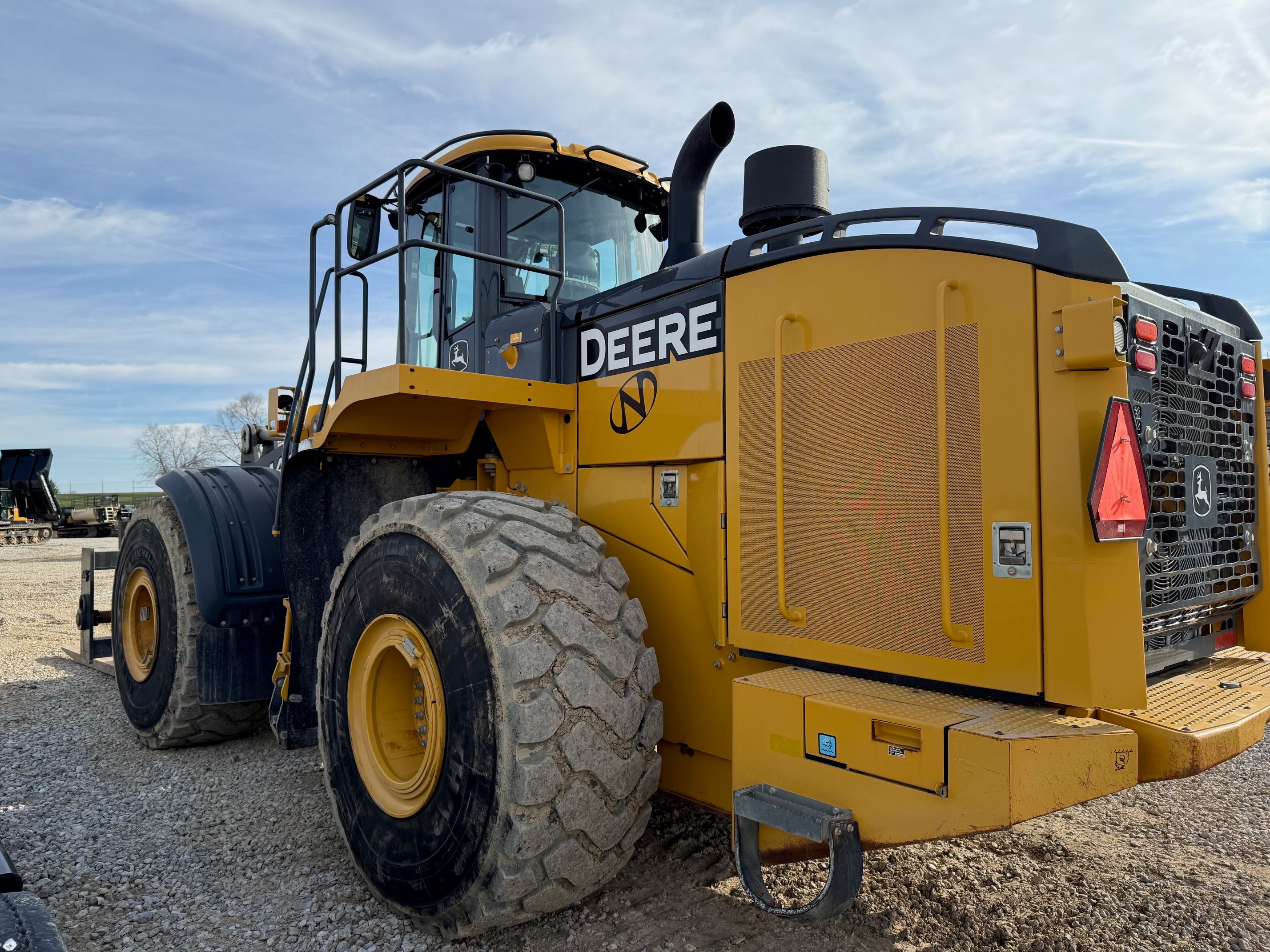 2019 JOHN DEERE 844K Photo 2 Thumbnail