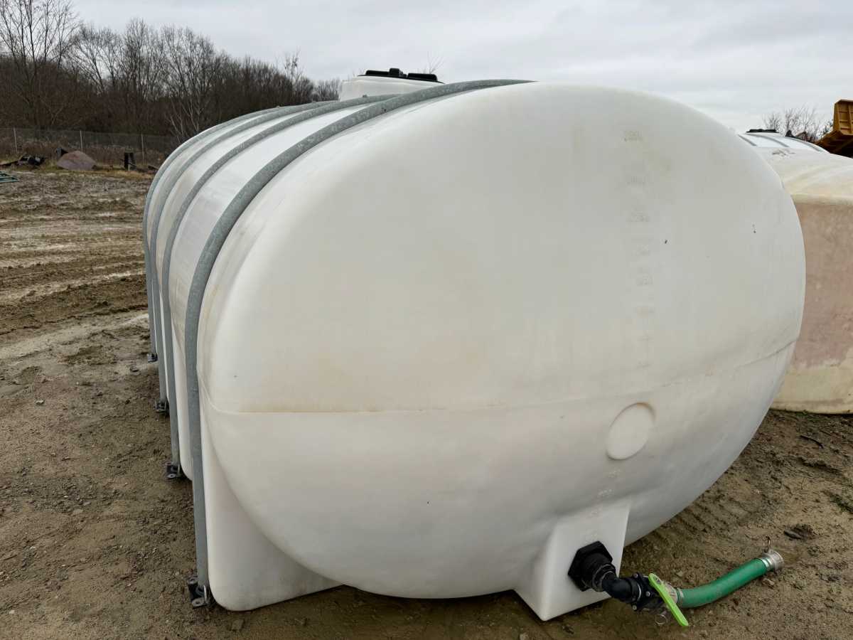 2,635 GALLON WATER TANK Photo 1