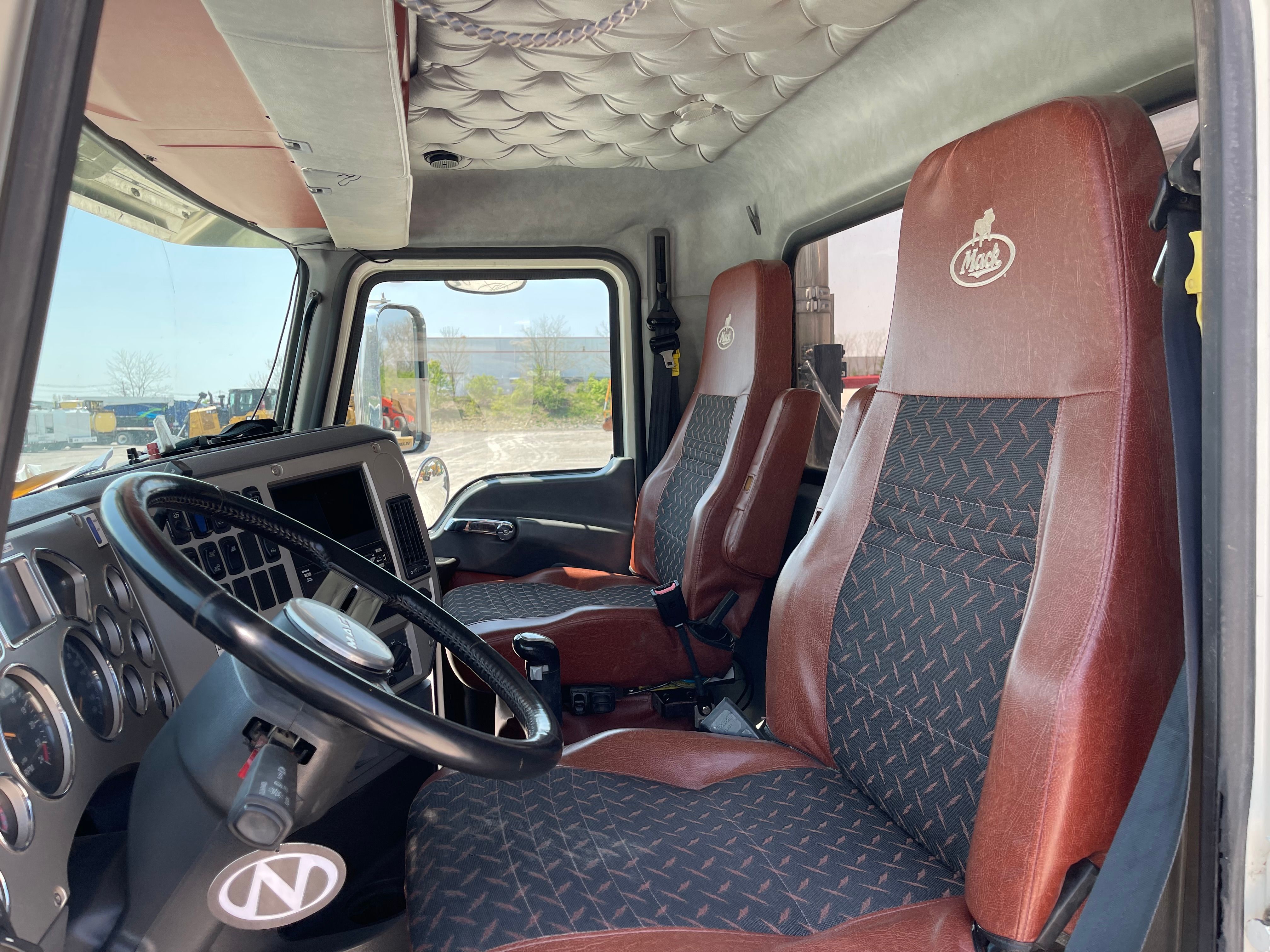 2016 MACK CHU613 Photo 7 Thumbnail