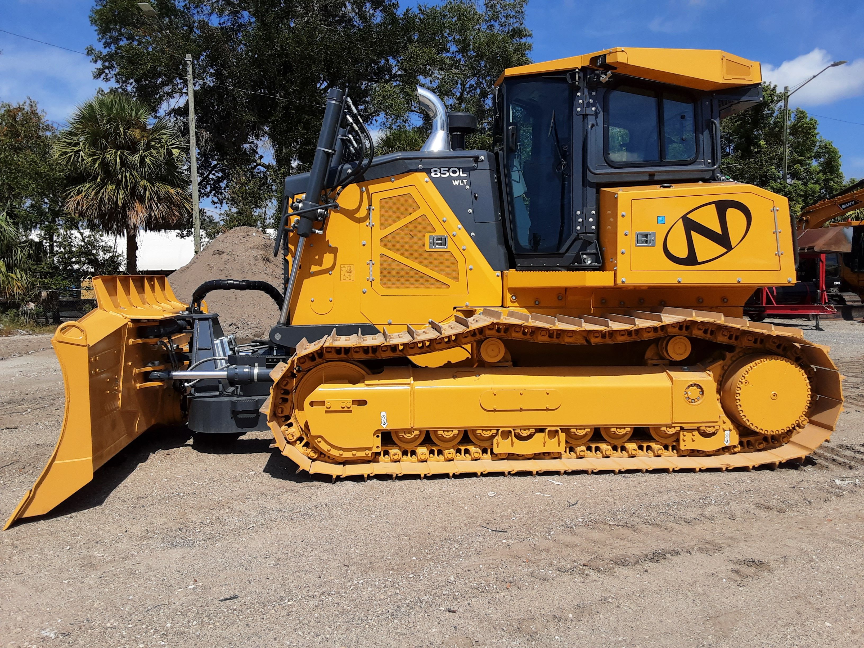 2023 JOHN DEERE 850L WLT Photo 2 Thumbnail